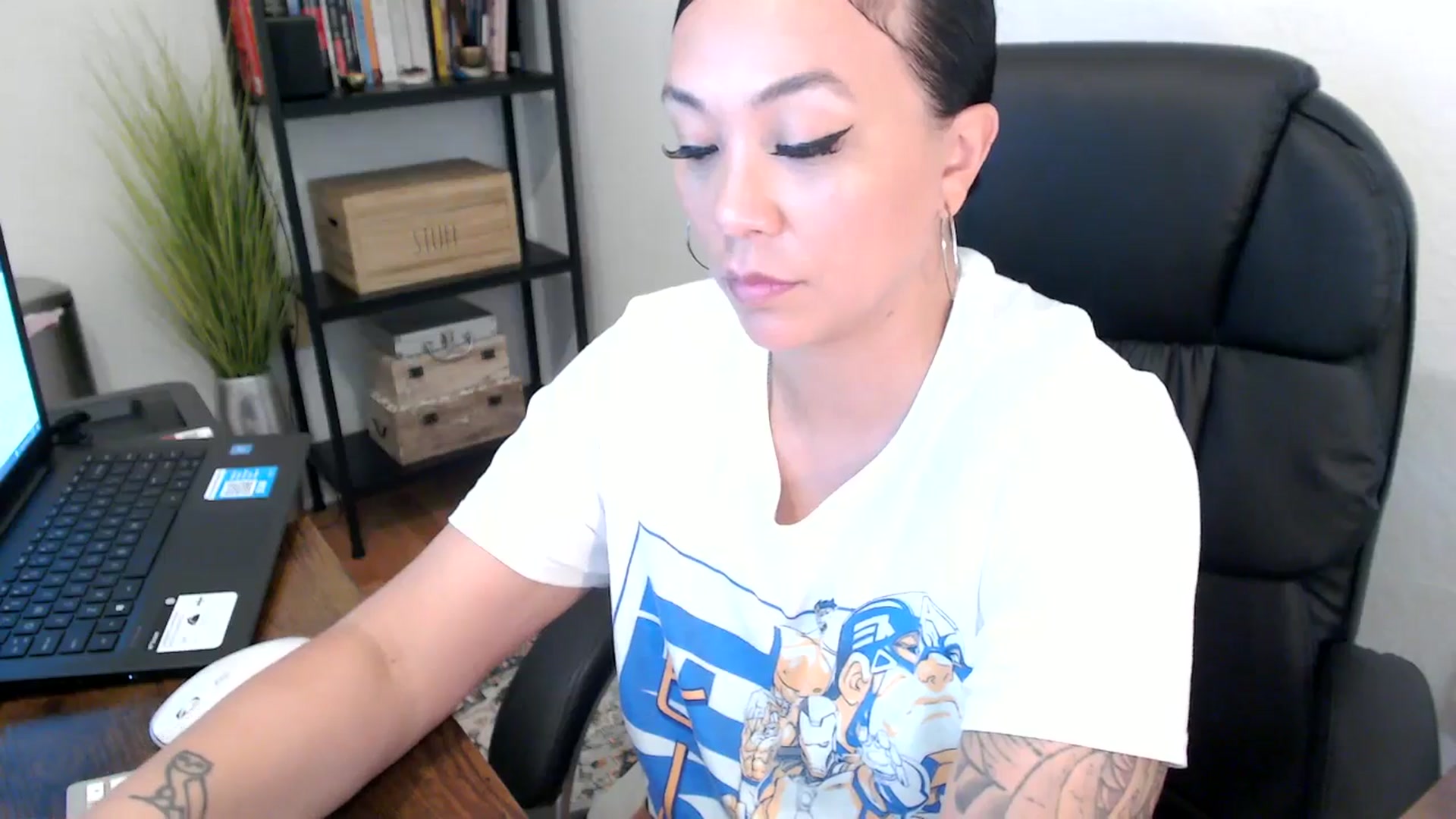 Gallery image thumbnail from MickaylaMoon's myfreecams stream on, 08/05/2024, 19:28 image 17 of 20