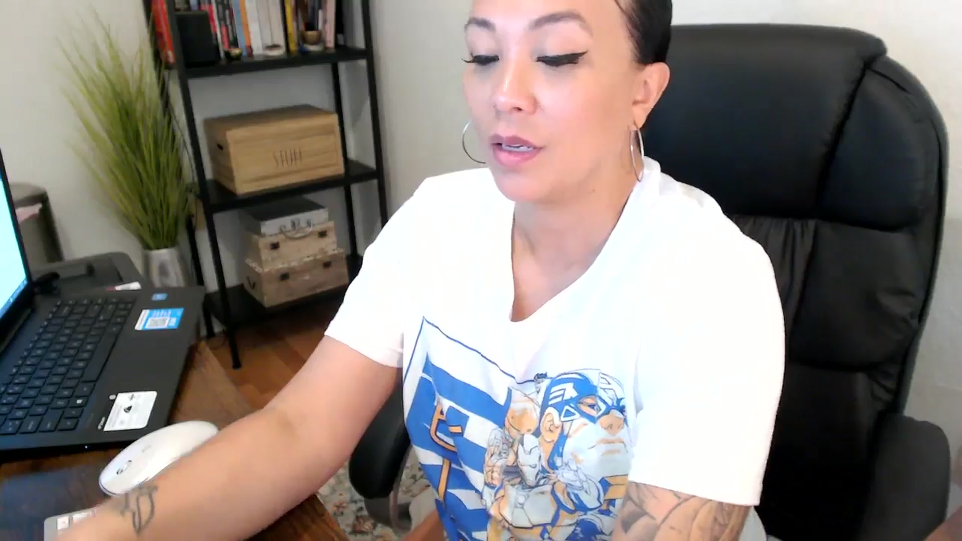 Gallery image thumbnail from MickaylaMoon's myfreecams stream on, 08/05/2024, 19:28 image 14 of 20