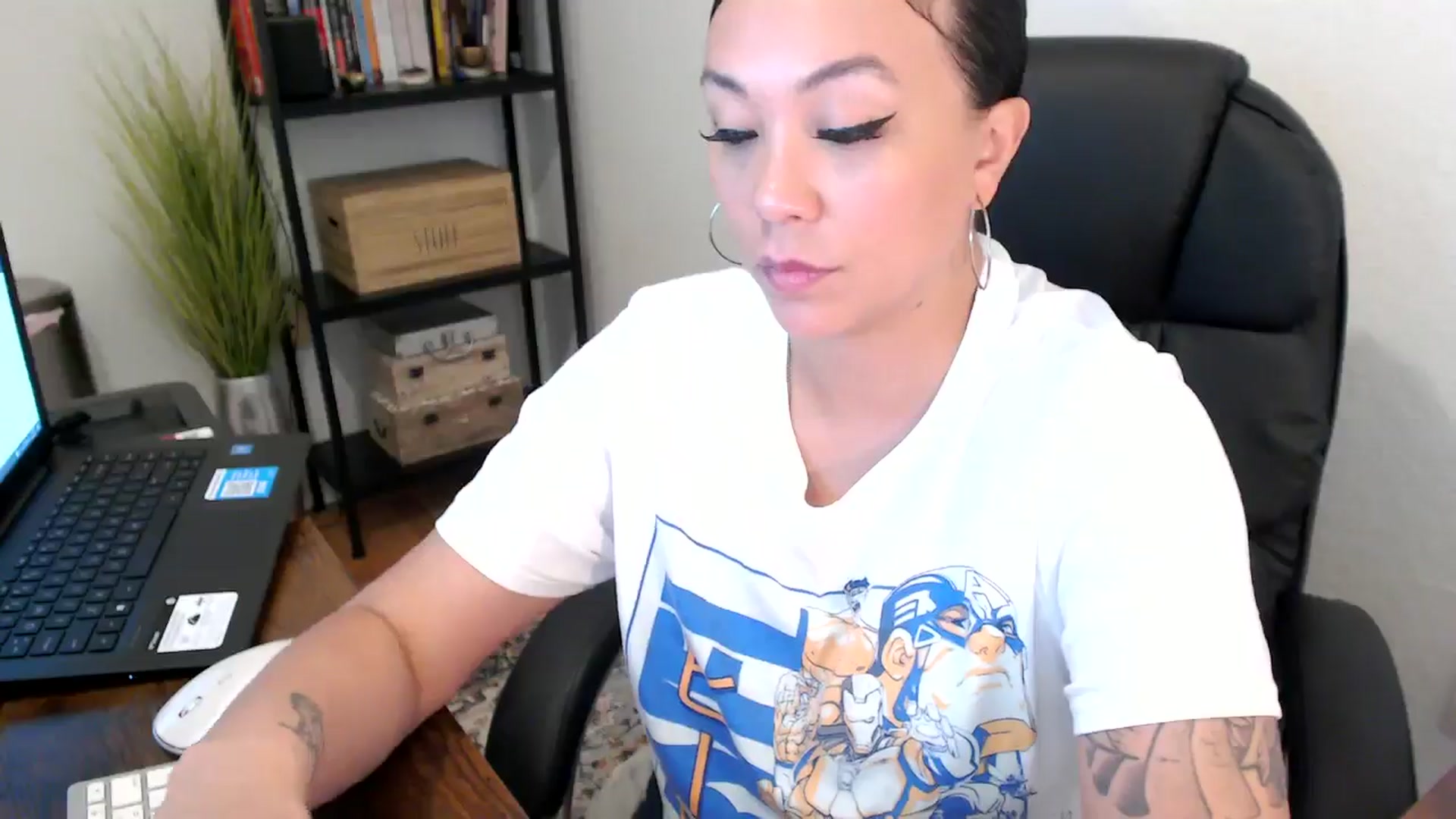 Gallery image thumbnail from MickaylaMoon's myfreecams stream on, 08/05/2024, 19:28 image 11 of 20