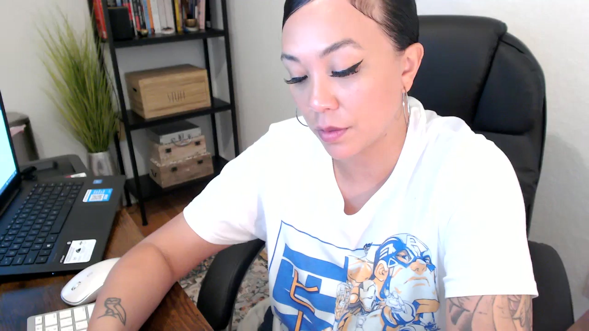 Gallery image thumbnail from MickaylaMoon's myfreecams stream on, 08/05/2024, 19:28 image 12 of 20