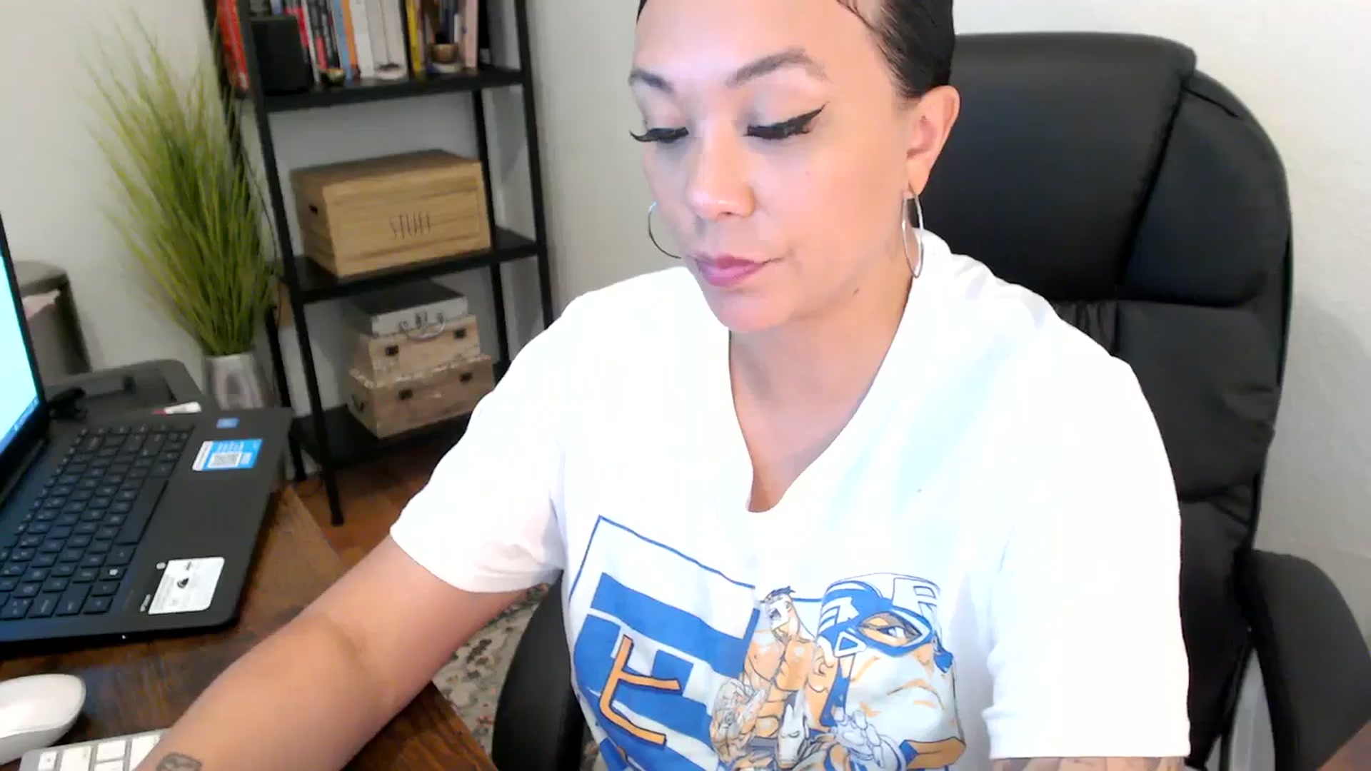 Gallery image thumbnail from MickaylaMoon's myfreecams stream on, 08/05/2024, 20:18 image 3 of 20