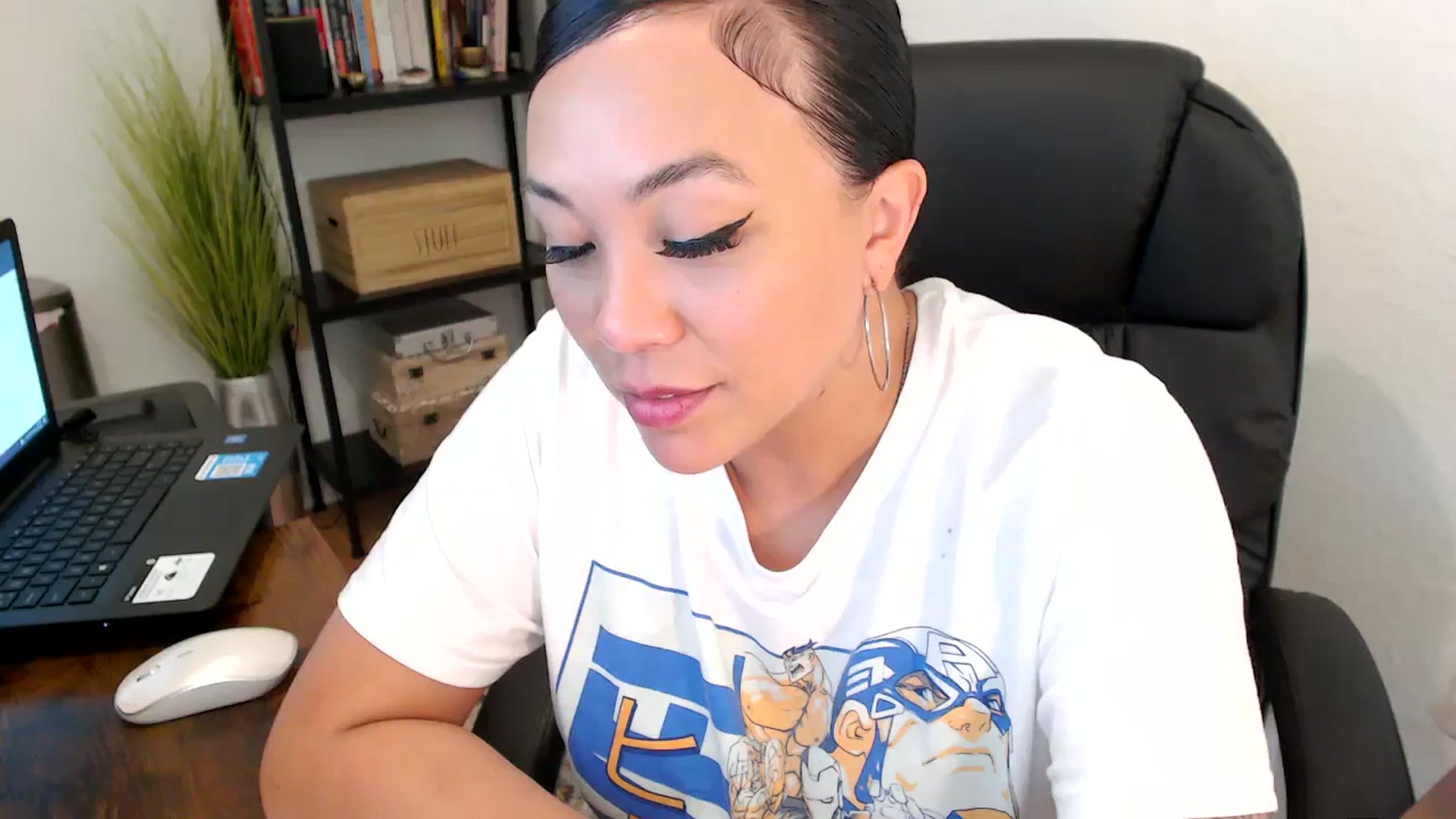 Gallery image thumbnail from MickaylaMoon's myfreecams stream on, 08/05/2024, 20:47 image 7 of 20