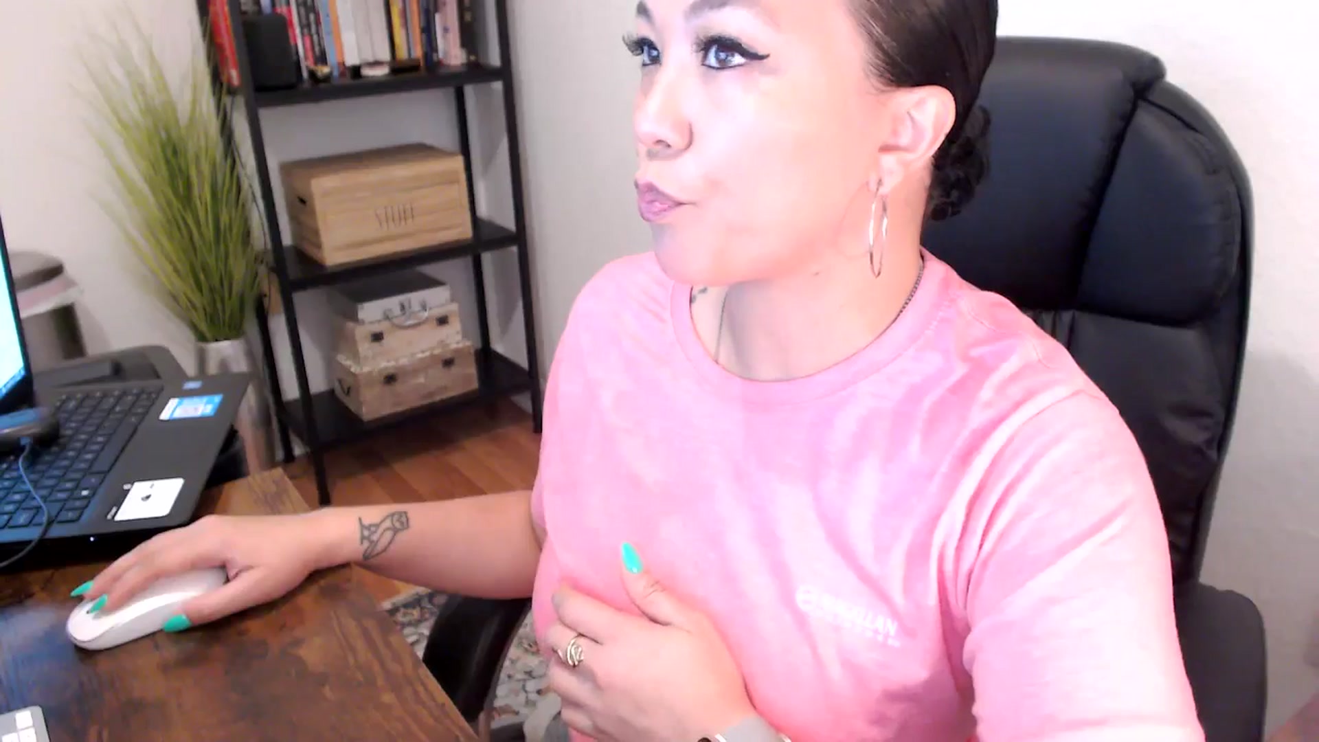 Gallery image thumbnail from MickaylaMoon's myfreecams stream on, 08/06/2024, 14:01 image 11 of 20