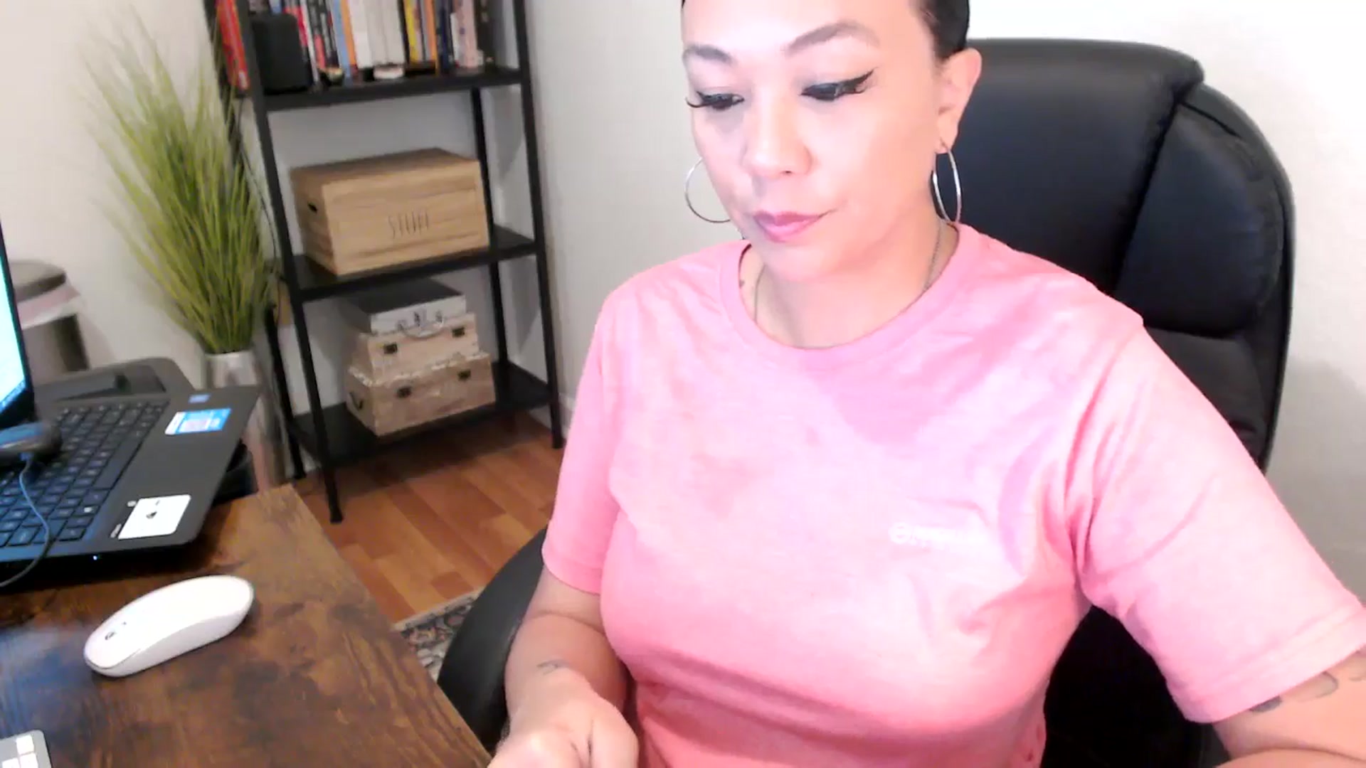 Gallery image thumbnail from MickaylaMoon's myfreecams stream on, 08/06/2024, 14:01 image 9 of 20