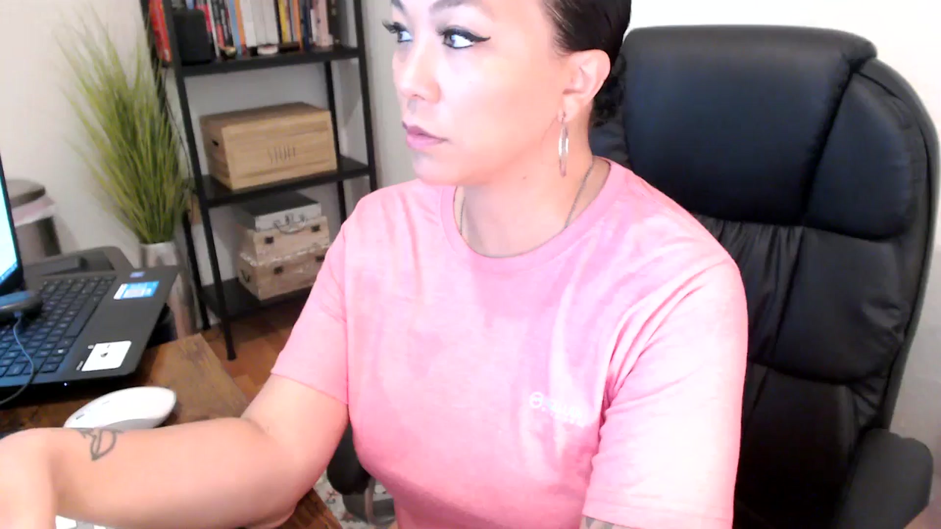Gallery image thumbnail from MickaylaMoon's myfreecams stream on, 08/06/2024, 14:01 image 13 of 20