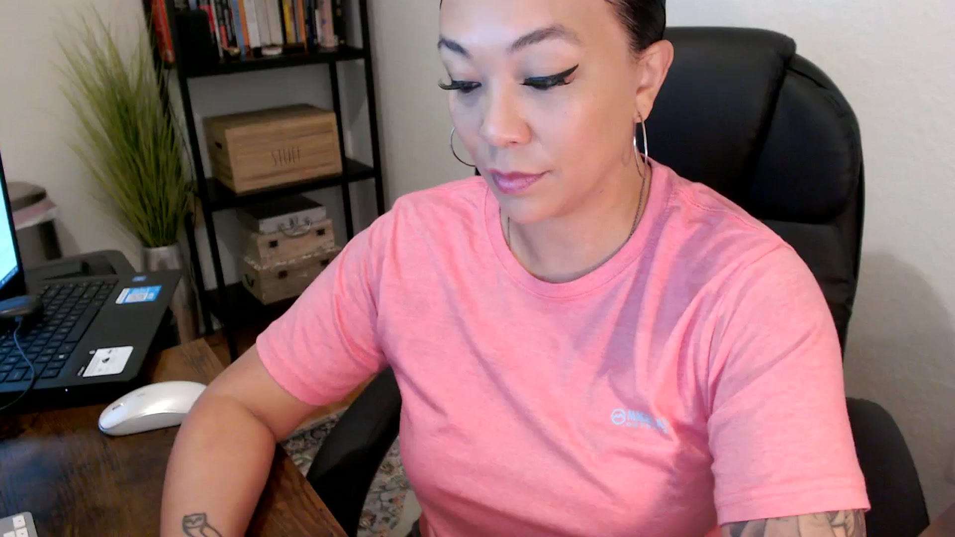 Gallery image thumbnail from MickaylaMoon's myfreecams stream on, 08/06/2024, 14:01 image 1 of 20