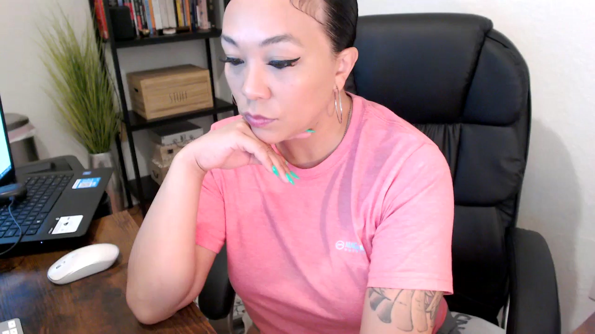 Gallery image thumbnail from MickaylaMoon's myfreecams stream on, 08/06/2024, 14:01 image 5 of 20