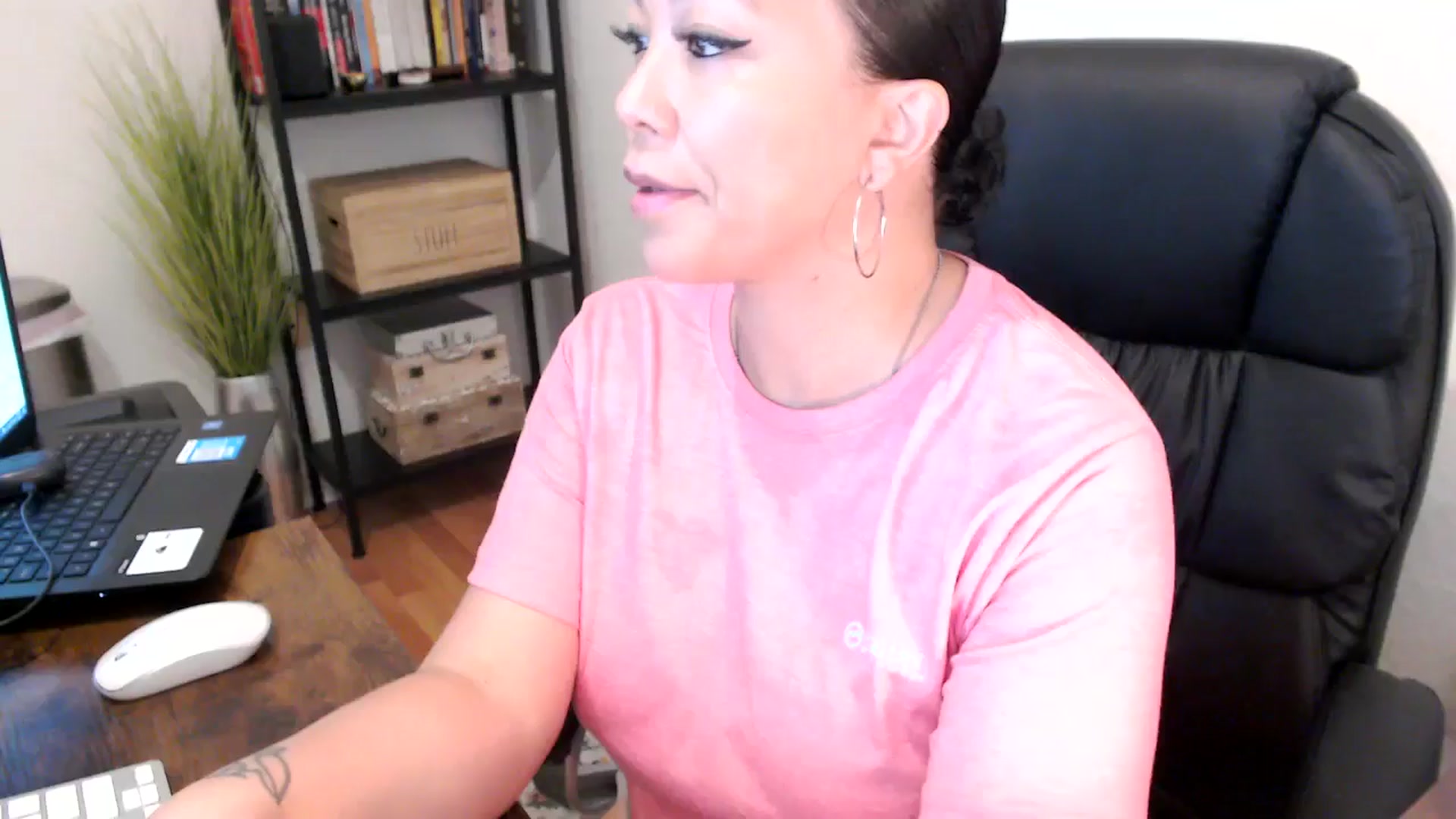Gallery image thumbnail from MickaylaMoon's myfreecams stream on, 08/06/2024, 14:01 image 14 of 20