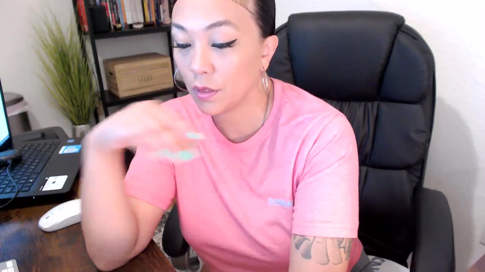 Gallery image thumbnail from MickaylaMoon's myfreecams stream on, 08/06/2024, 14:01 image 7 of 20