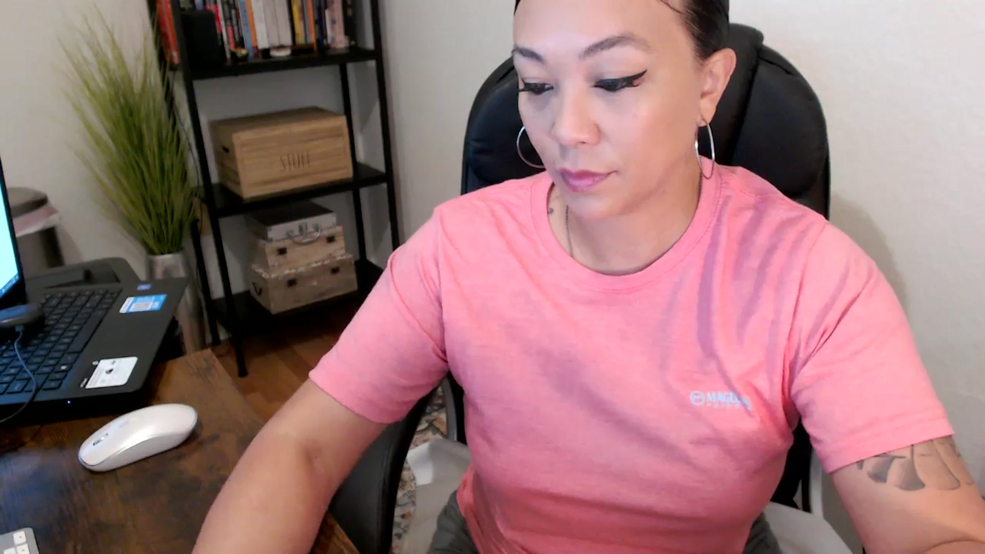 Gallery image thumbnail from MickaylaMoon's myfreecams stream on, 08/06/2024, 14:01 image 3 of 20