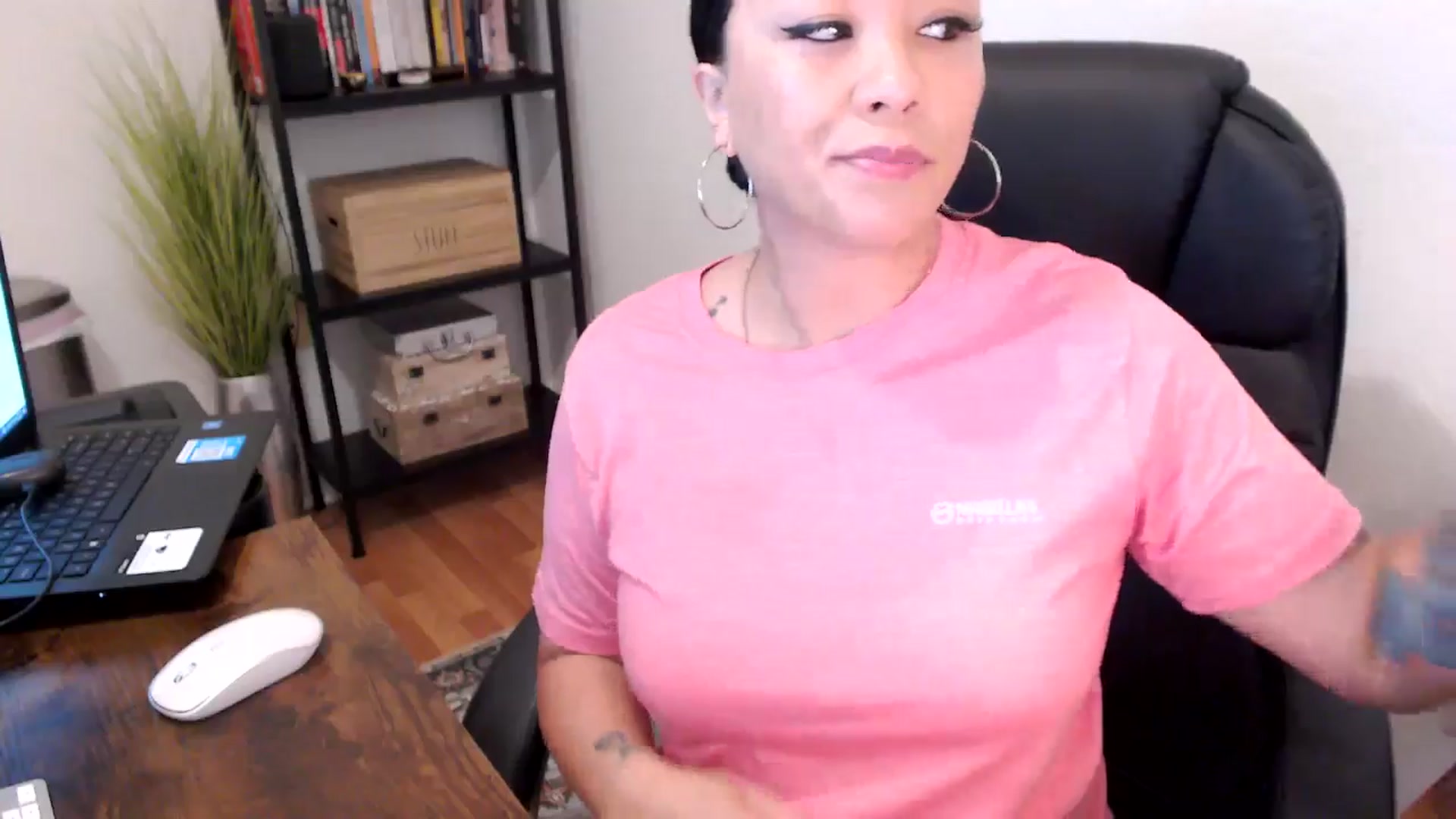 Gallery image thumbnail from MickaylaMoon's myfreecams stream on, 08/06/2024, 14:01 image 12 of 20