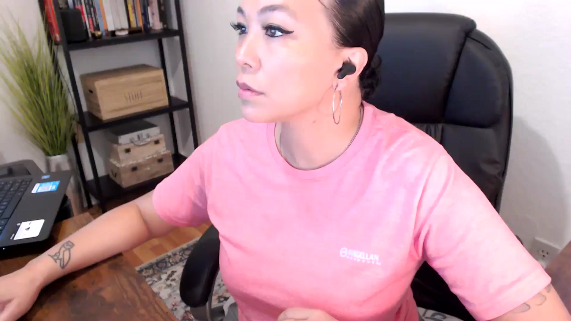 Gallery image thumbnail from MickaylaMoon's myfreecams stream on, 08/06/2024, 14:41 image 3 of 20