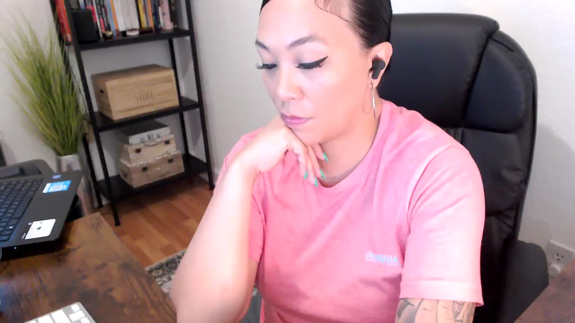 Gallery image thumbnail from MickaylaMoon's myfreecams stream on, 08/06/2024, 14:41 image 17 of 20