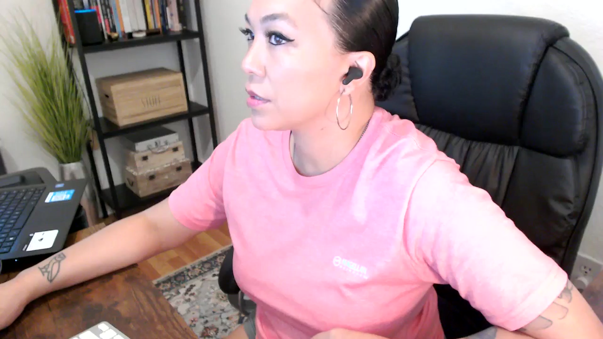 Gallery image thumbnail from MickaylaMoon's myfreecams stream on, 08/06/2024, 14:41 image 15 of 20