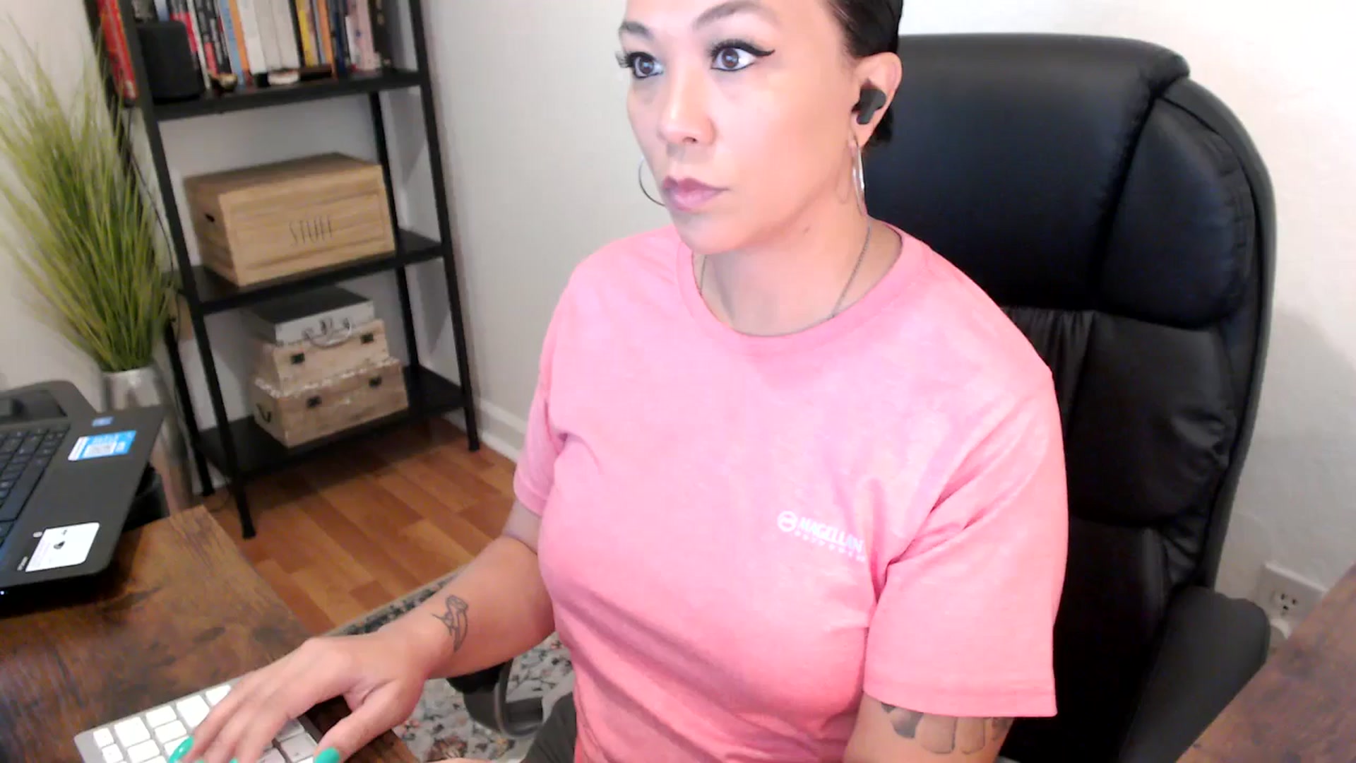 Gallery image thumbnail from MickaylaMoon's myfreecams stream on, 08/06/2024, 14:41 image 1 of 20