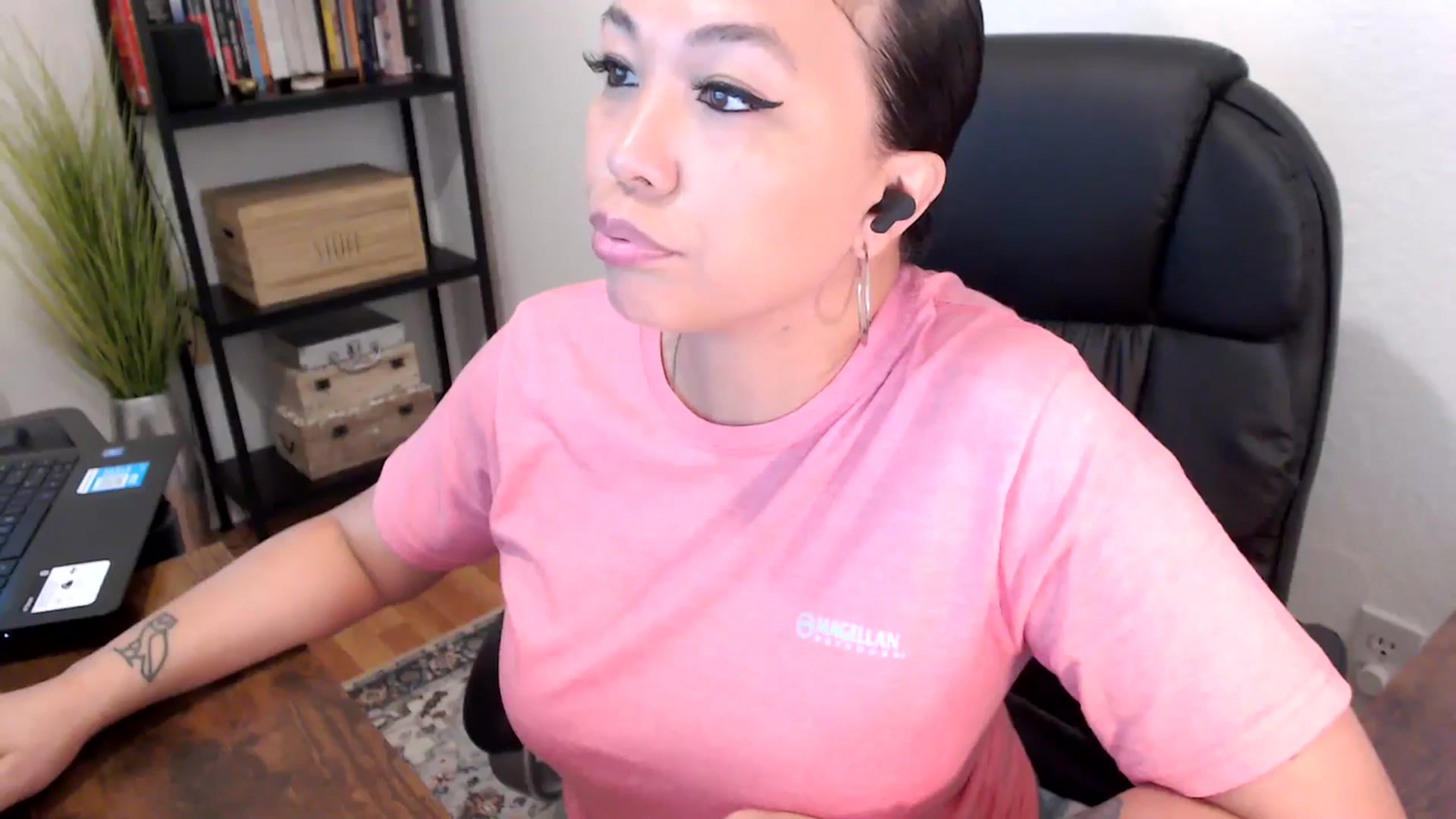 Gallery image thumbnail from MickaylaMoon's myfreecams stream on, 08/06/2024, 14:41 image 2 of 20
