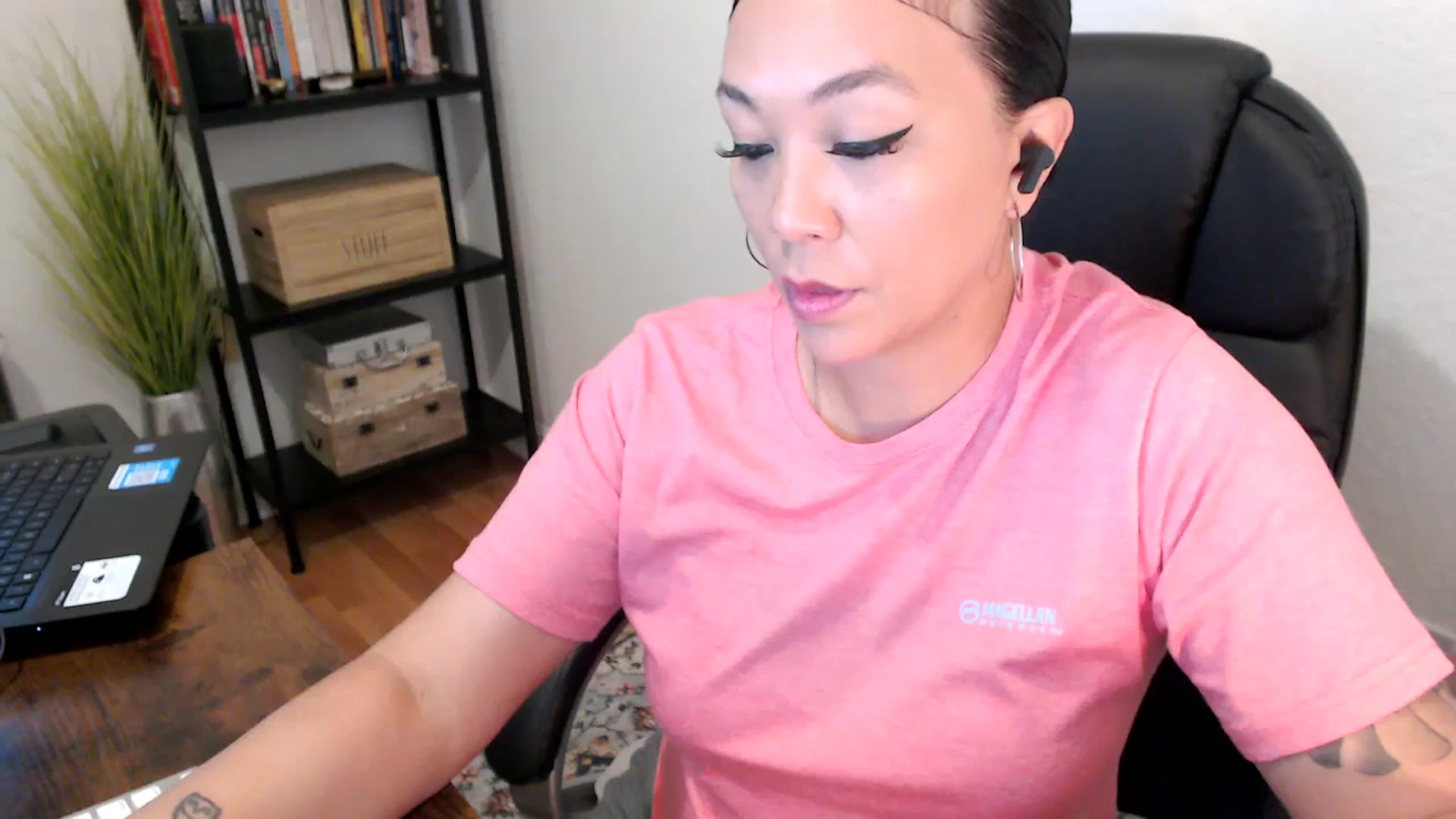 Gallery image thumbnail from MickaylaMoon's myfreecams stream on, 08/06/2024, 14:41 image 19 of 20