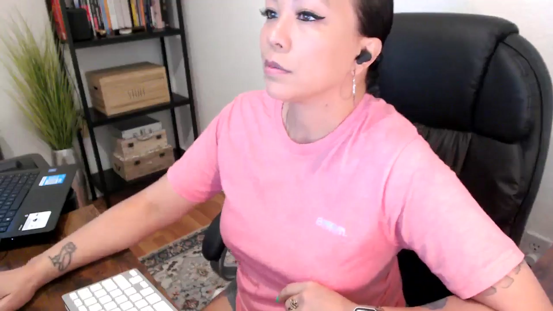 Gallery image thumbnail from MickaylaMoon's myfreecams stream on, 08/06/2024, 14:41 image 7 of 20