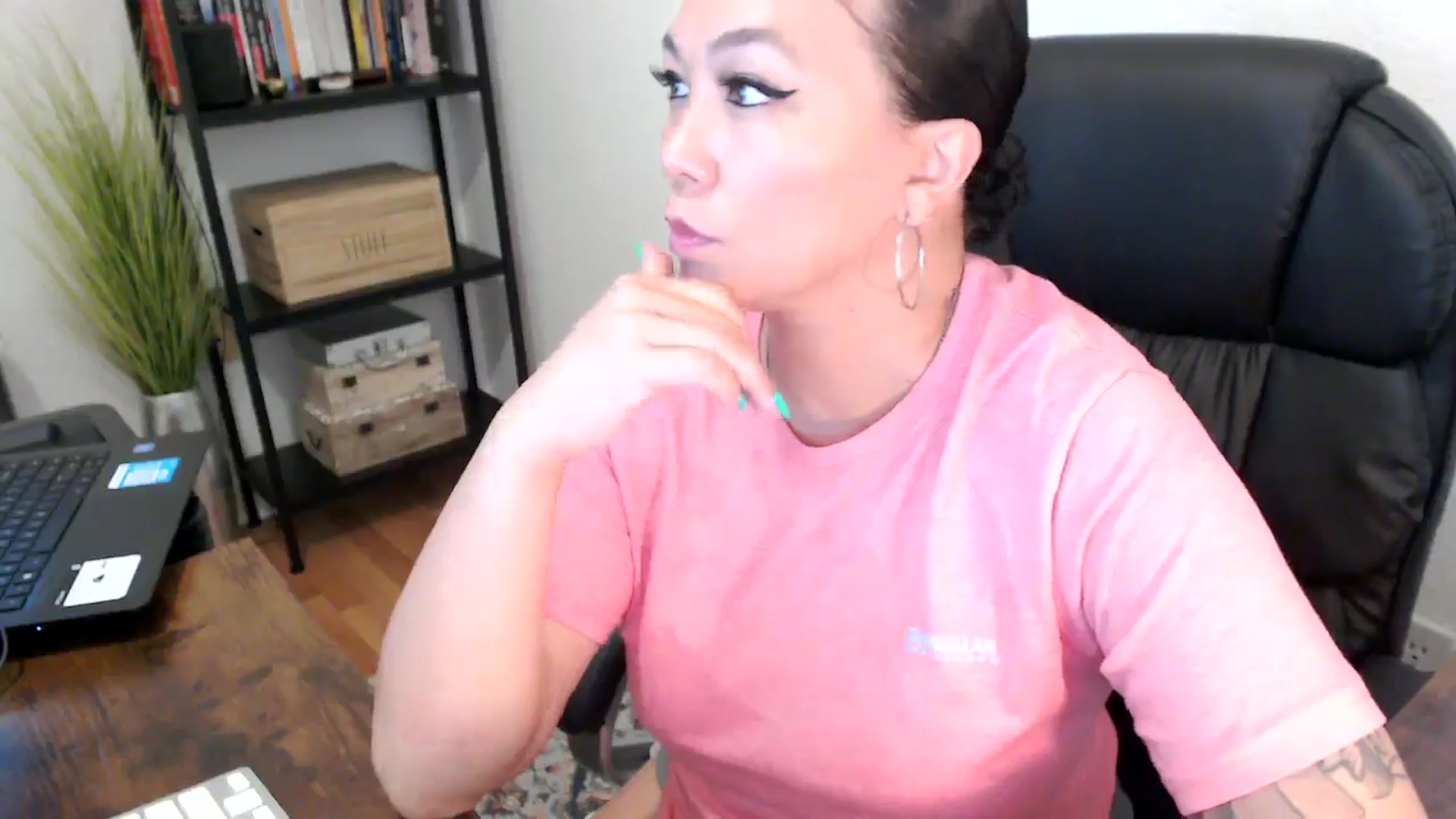 Gallery image thumbnail from MickaylaMoon's myfreecams stream on, 08/06/2024, 16:04 image 16 of 20