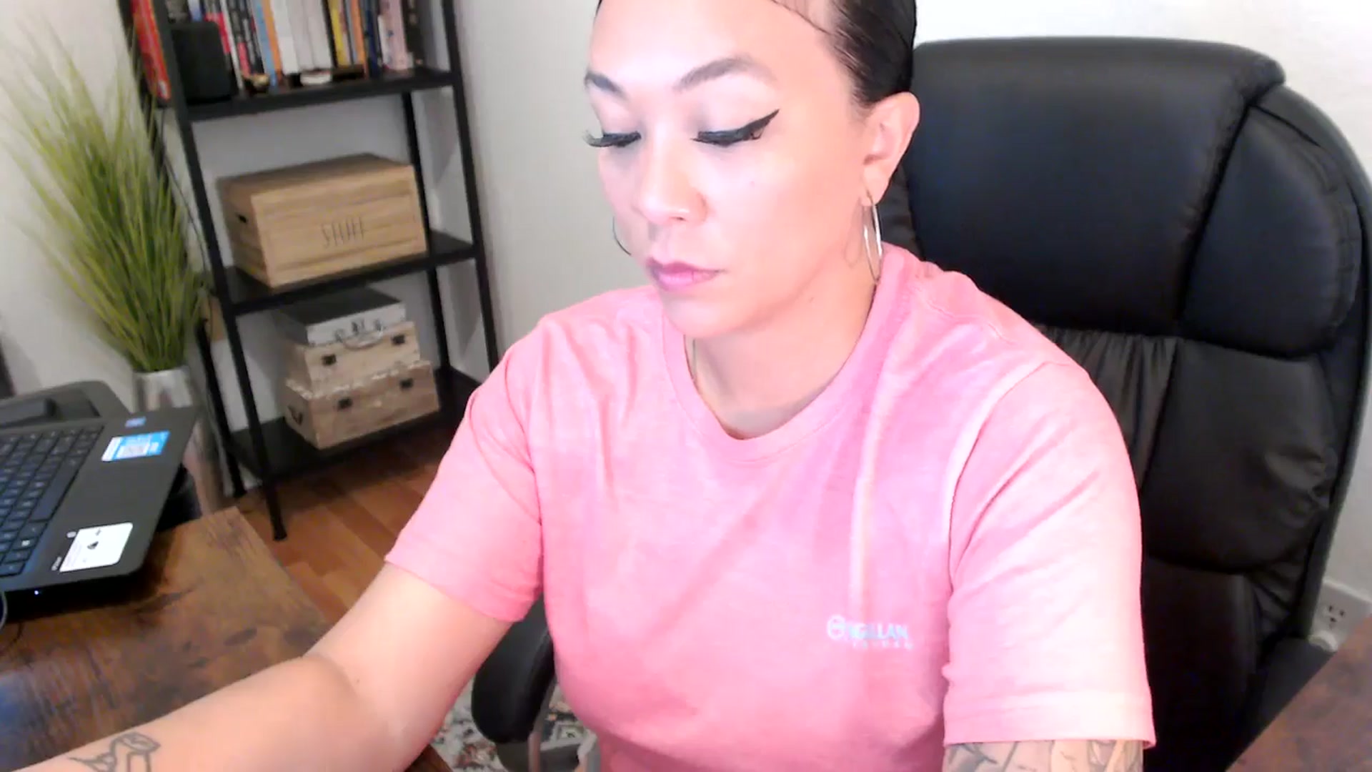 Gallery image thumbnail from MickaylaMoon's myfreecams stream on, 08/06/2024, 16:04 image 18 of 20