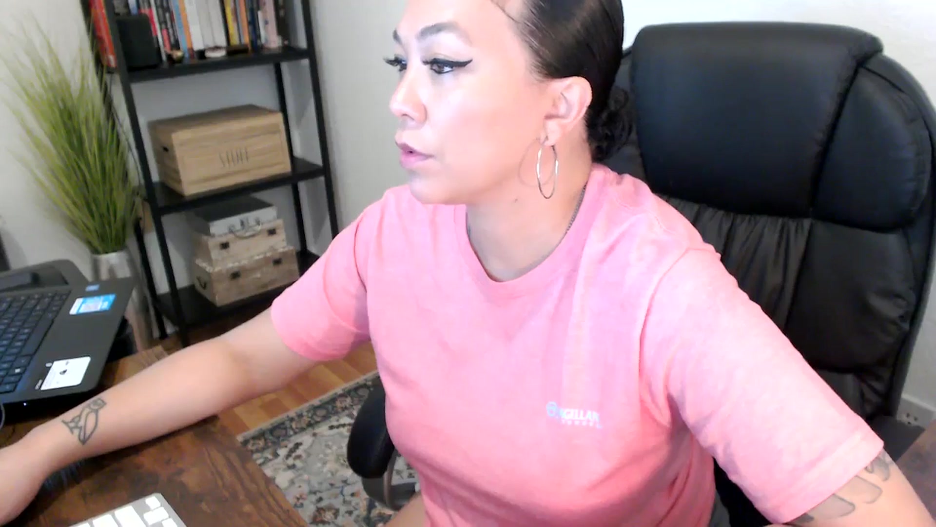 Gallery image thumbnail from MickaylaMoon's myfreecams stream on, 08/06/2024, 16:04 image 15 of 20