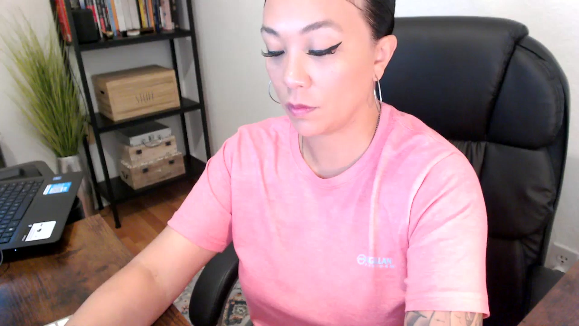 Gallery image thumbnail from MickaylaMoon's myfreecams stream on, 08/06/2024, 16:04 image 17 of 20