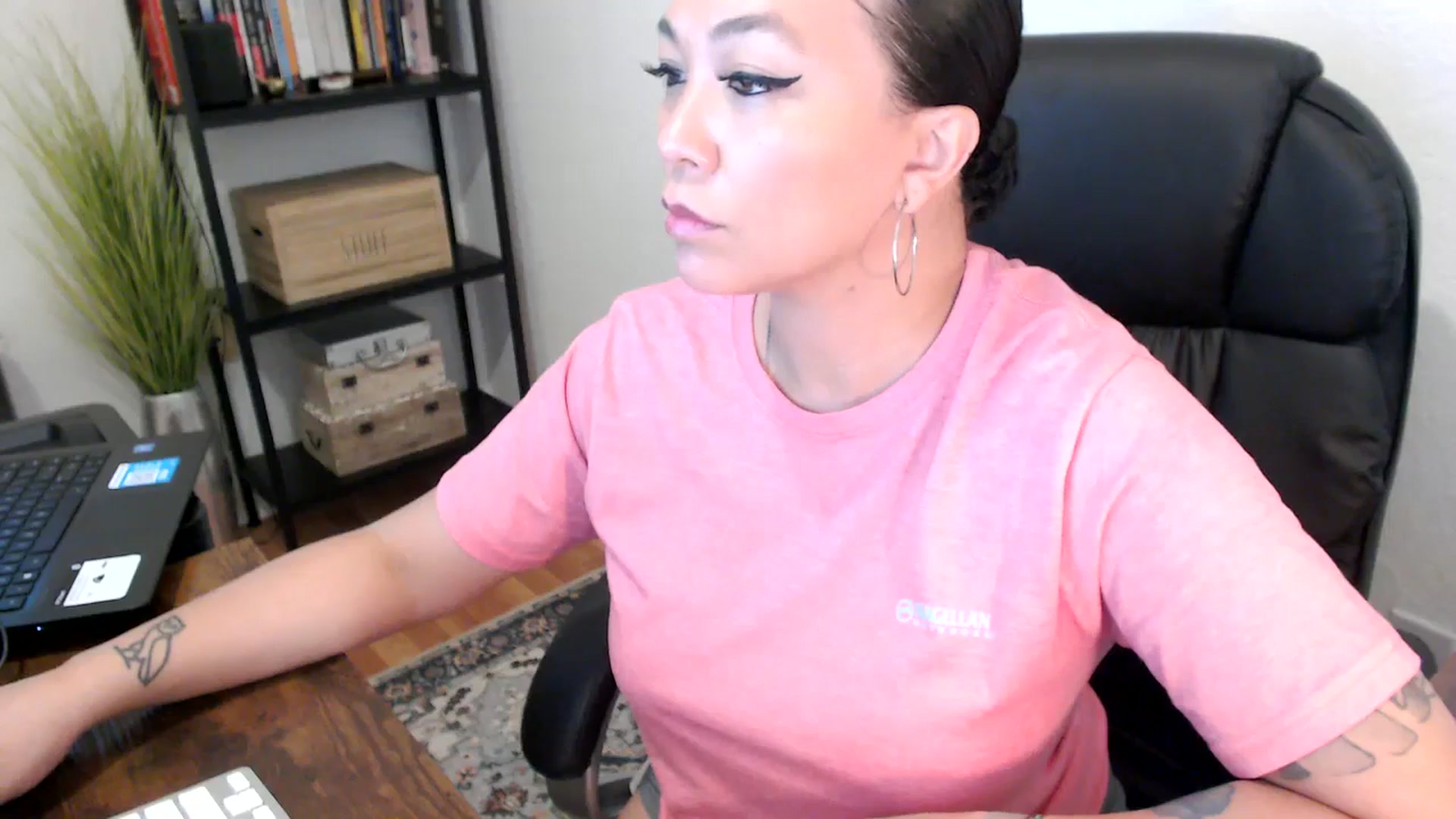 Gallery image thumbnail from MickaylaMoon's myfreecams stream on, 08/06/2024, 16:04 image 10 of 20