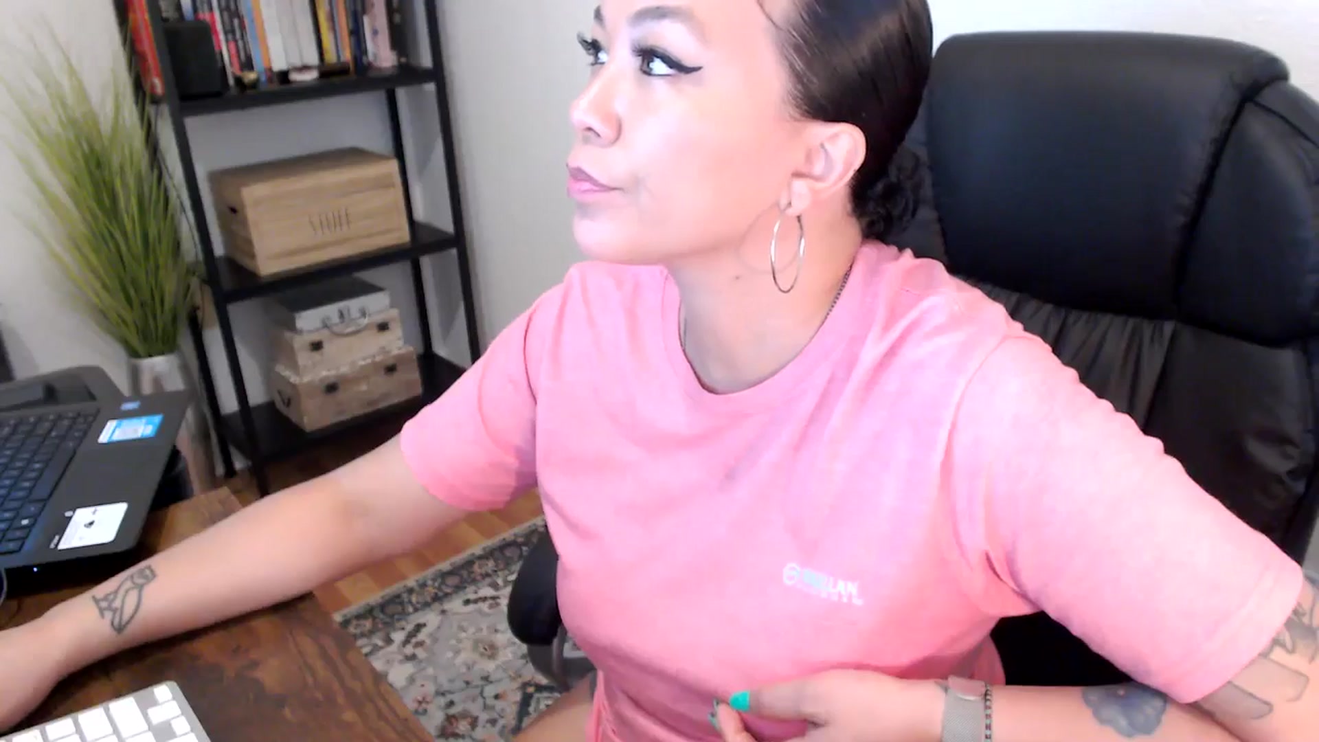 Gallery image thumbnail from MickaylaMoon's myfreecams stream on, 08/06/2024, 16:04 image 7 of 20