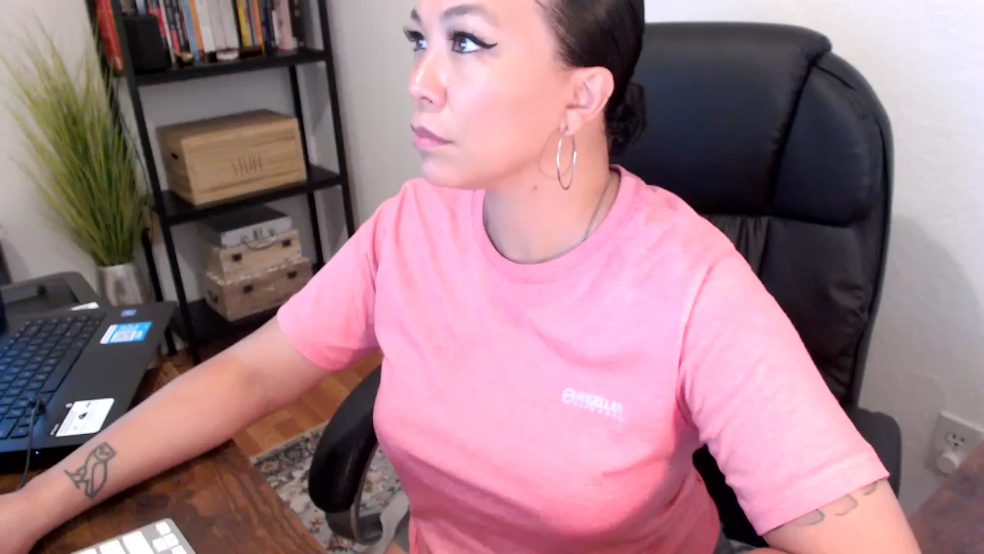 Gallery image thumbnail from MickaylaMoon's myfreecams stream on, 08/06/2024, 16:45 image 17 of 20
