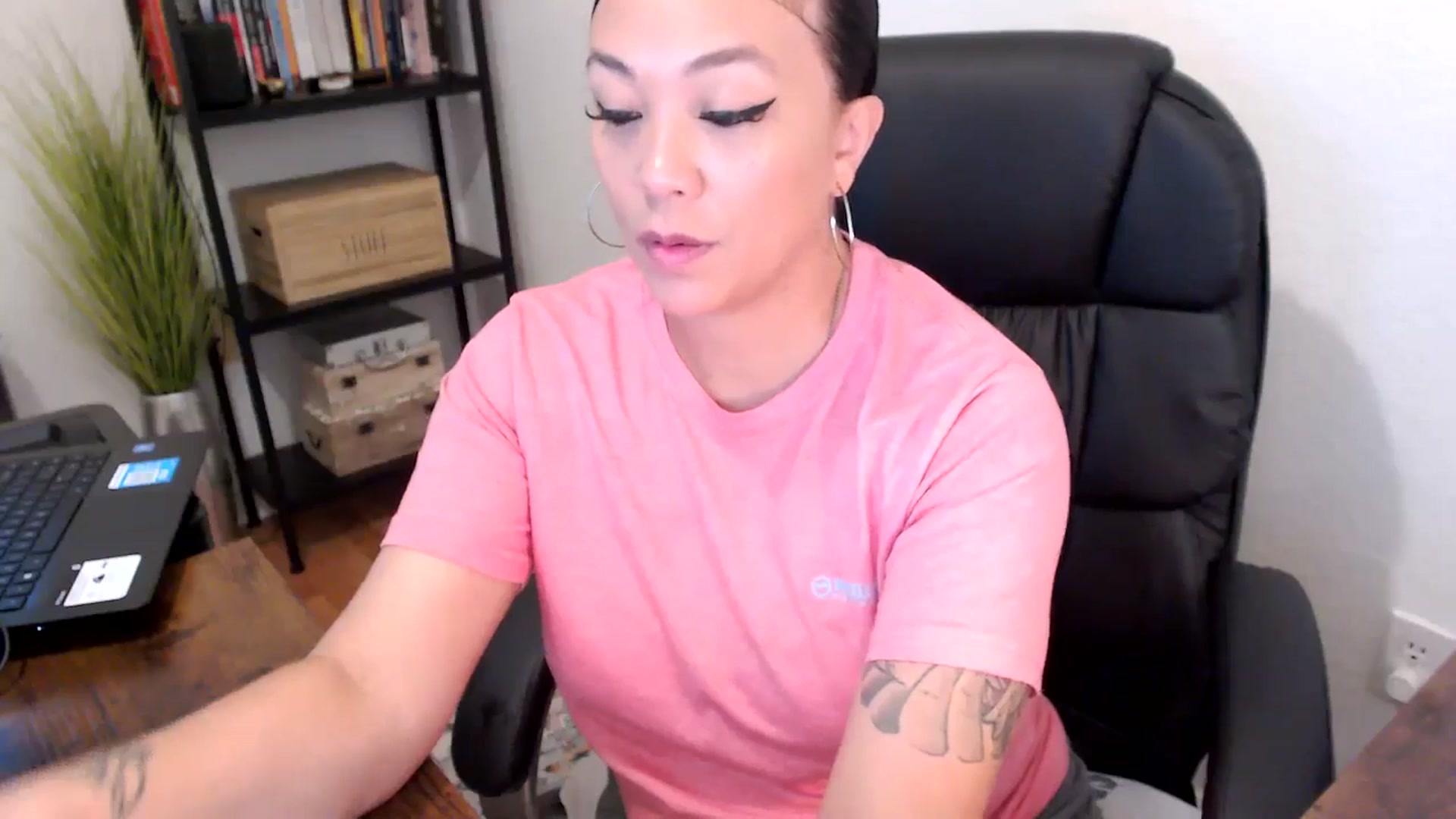 Gallery image thumbnail from MickaylaMoon's myfreecams stream on, 08/06/2024, 16:45 image 2 of 20