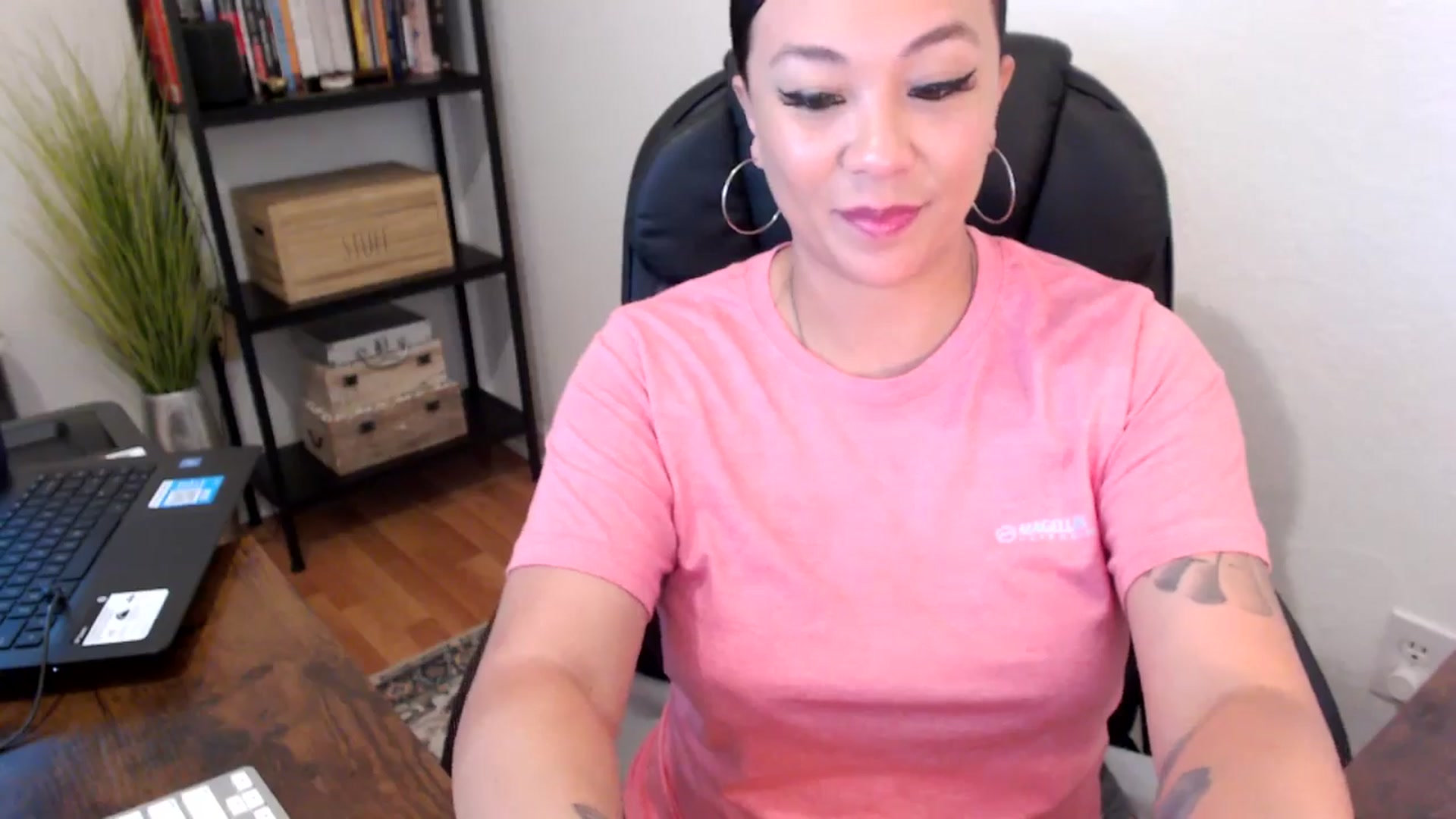 Gallery image thumbnail from MickaylaMoon's myfreecams stream on, 08/06/2024, 16:45 image 18 of 20