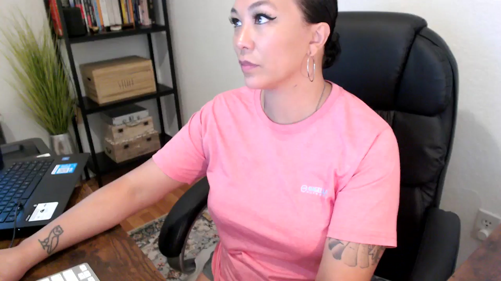 Gallery image thumbnail from MickaylaMoon's myfreecams stream on, 08/06/2024, 16:45 image 16 of 20