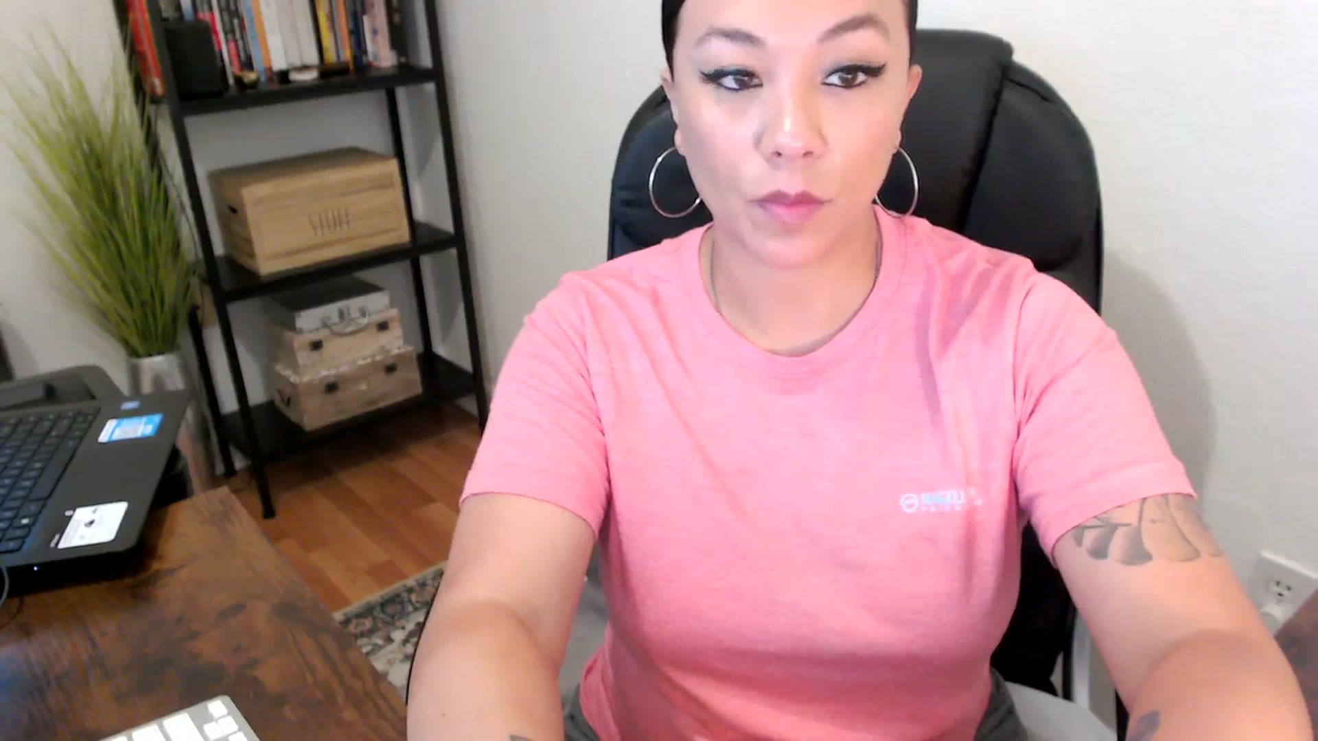 Gallery image thumbnail from MickaylaMoon's myfreecams stream on, 08/06/2024, 16:45 image 4 of 20