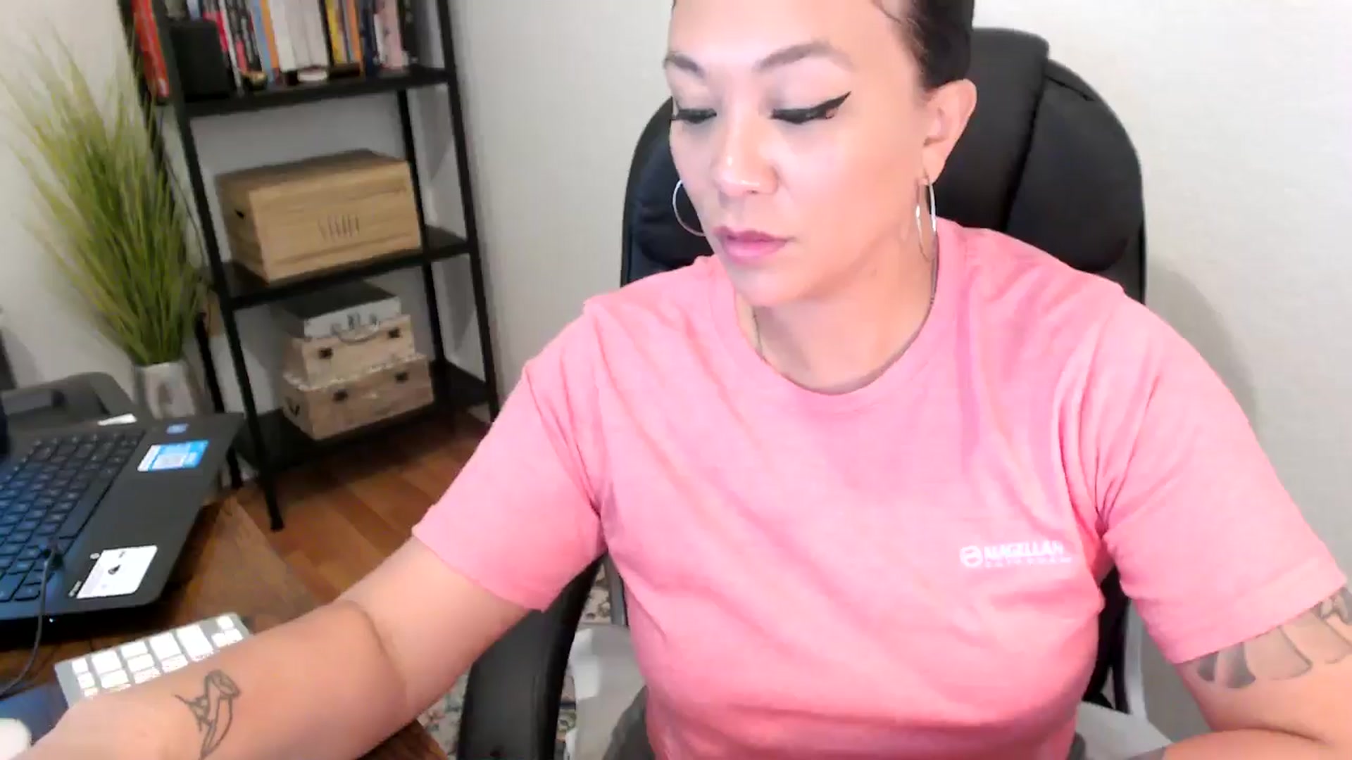 Gallery image thumbnail from MickaylaMoon's myfreecams stream on, 08/06/2024, 17:08 image 18 of 20