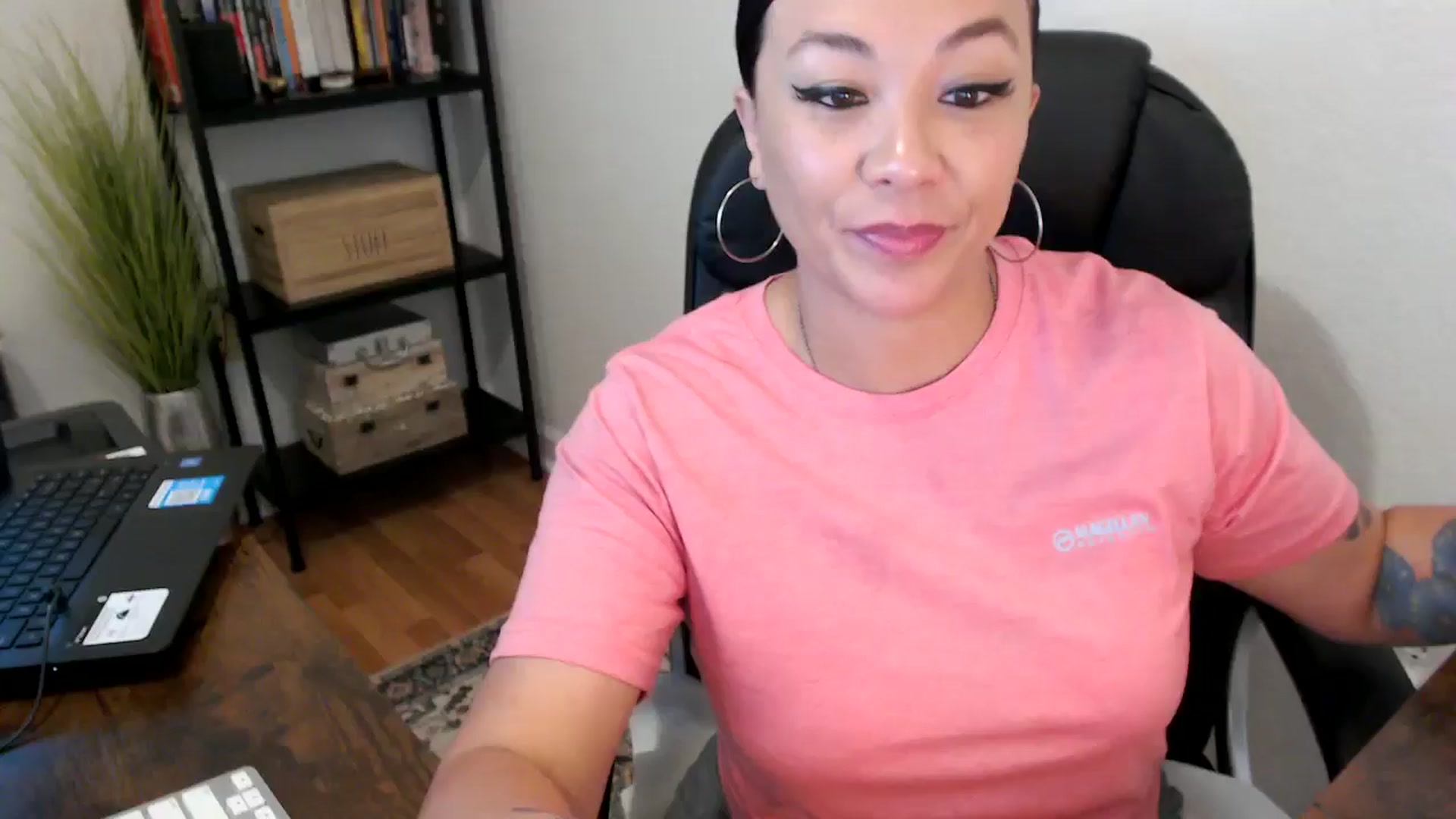 Gallery image thumbnail from MickaylaMoon's myfreecams stream on, 08/06/2024, 17:08 image 1 of 20