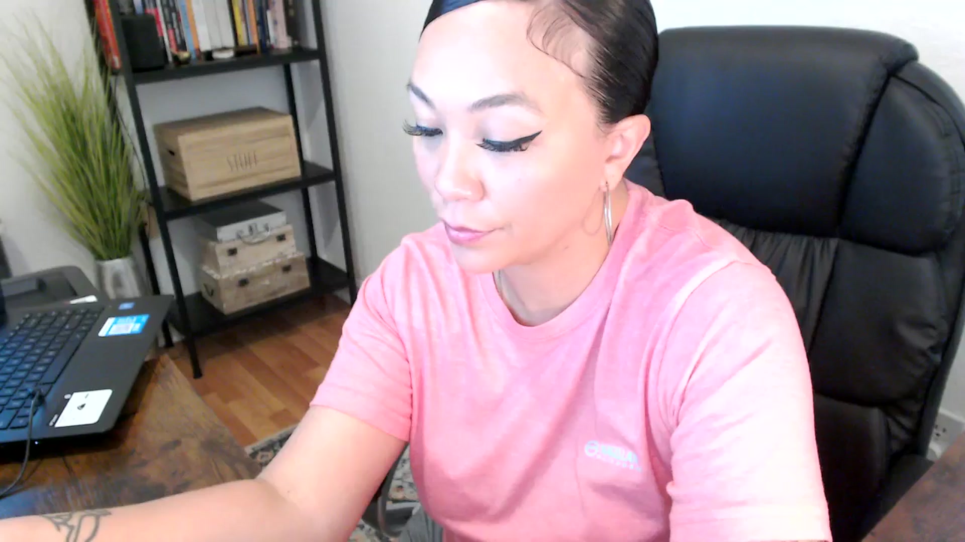 Gallery image thumbnail from MickaylaMoon's myfreecams stream on, 08/06/2024, 17:08 image 6 of 20