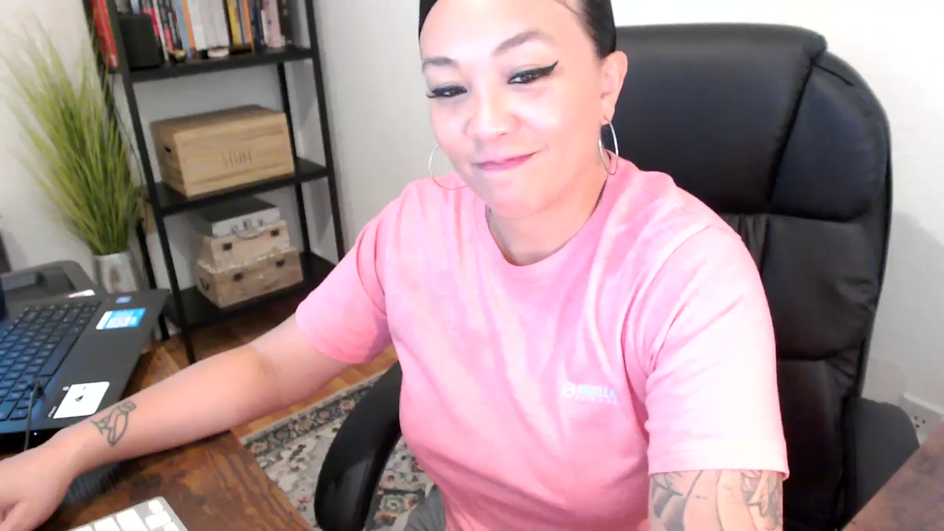 Gallery image thumbnail from MickaylaMoon's myfreecams stream on, 08/06/2024, 17:08 image 11 of 20