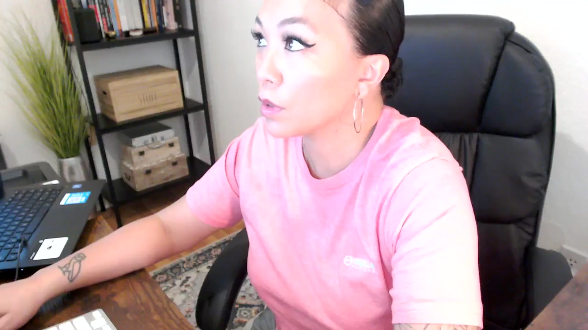Gallery image thumbnail from MickaylaMoon's myfreecams stream on, 08/06/2024, 17:08 image 9 of 20