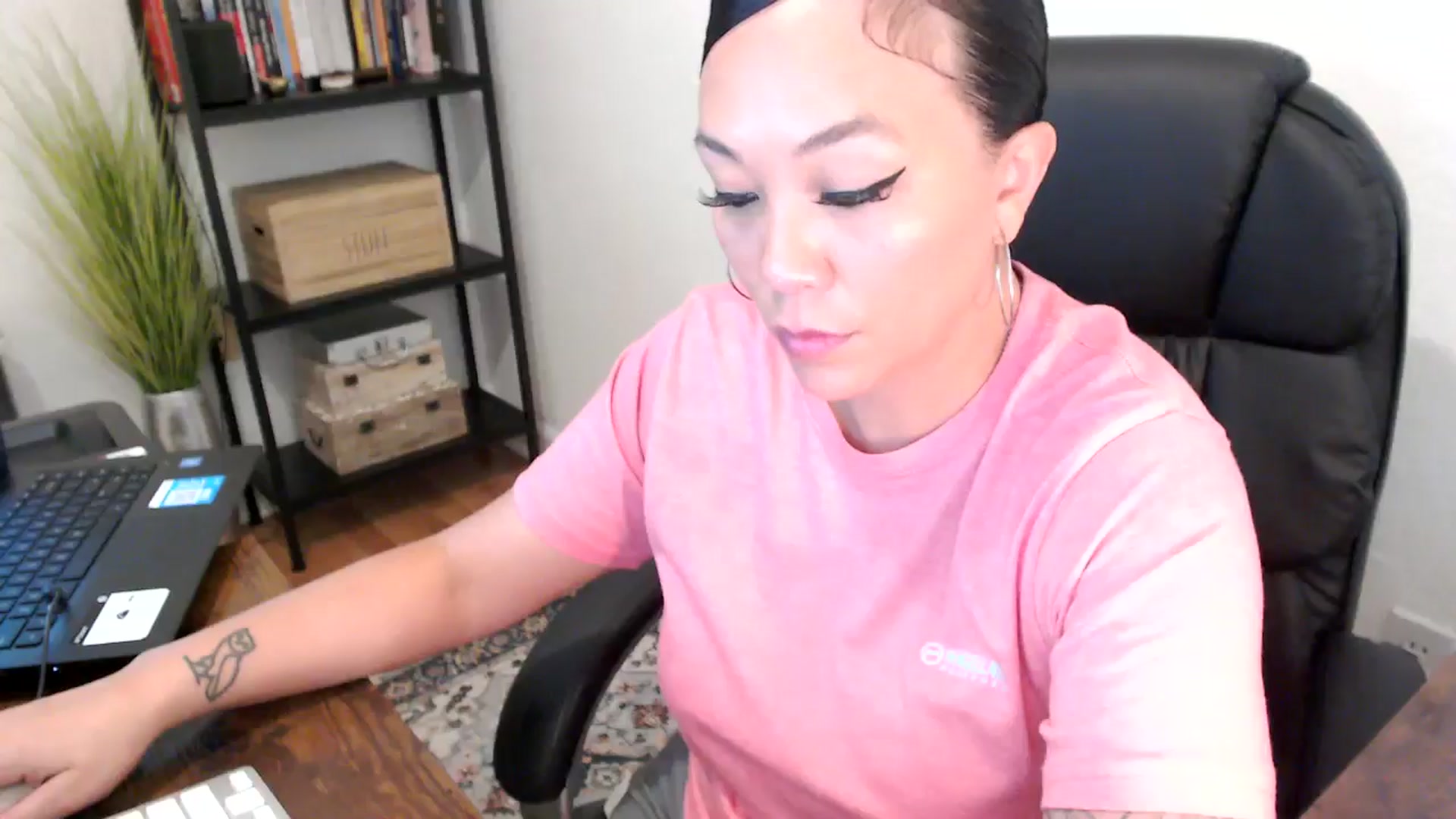 Gallery image thumbnail from MickaylaMoon's myfreecams stream on, 08/06/2024, 17:08 image 8 of 20