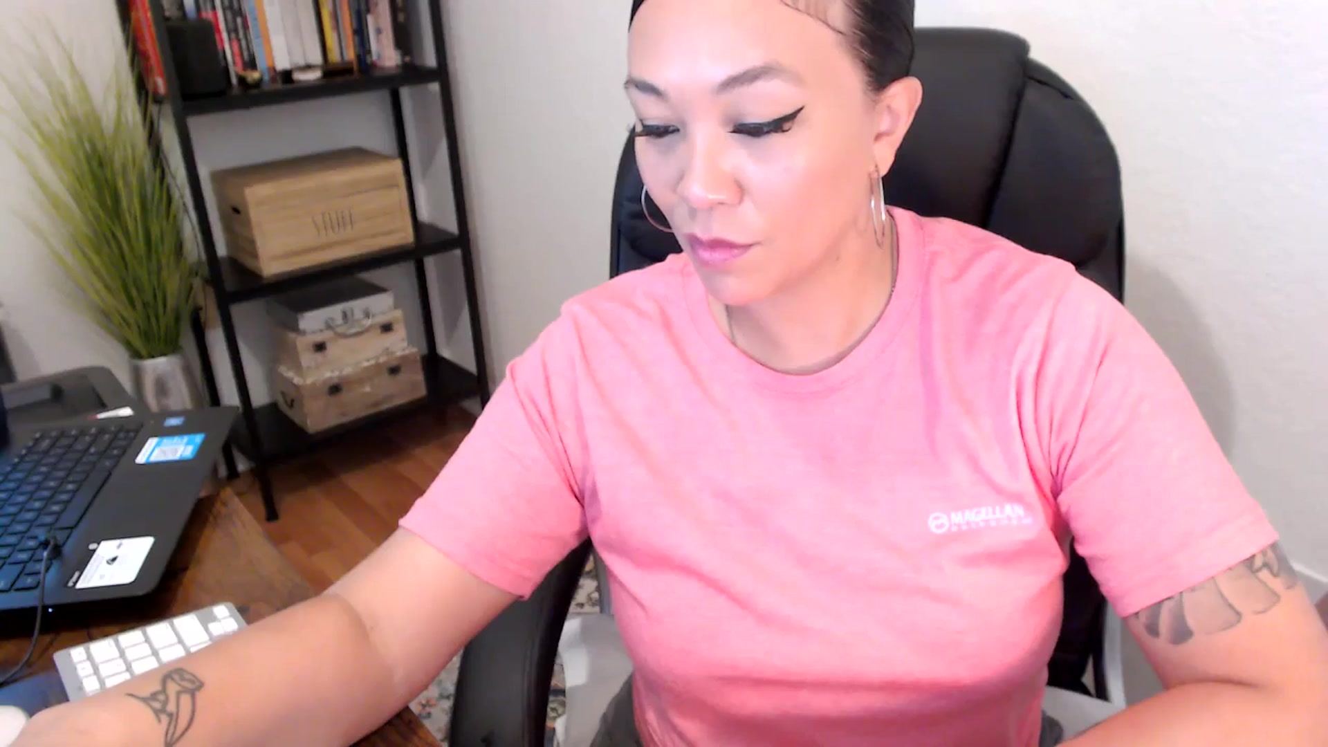 Gallery image thumbnail from MickaylaMoon's myfreecams stream on, 08/06/2024, 17:08 image 19 of 20