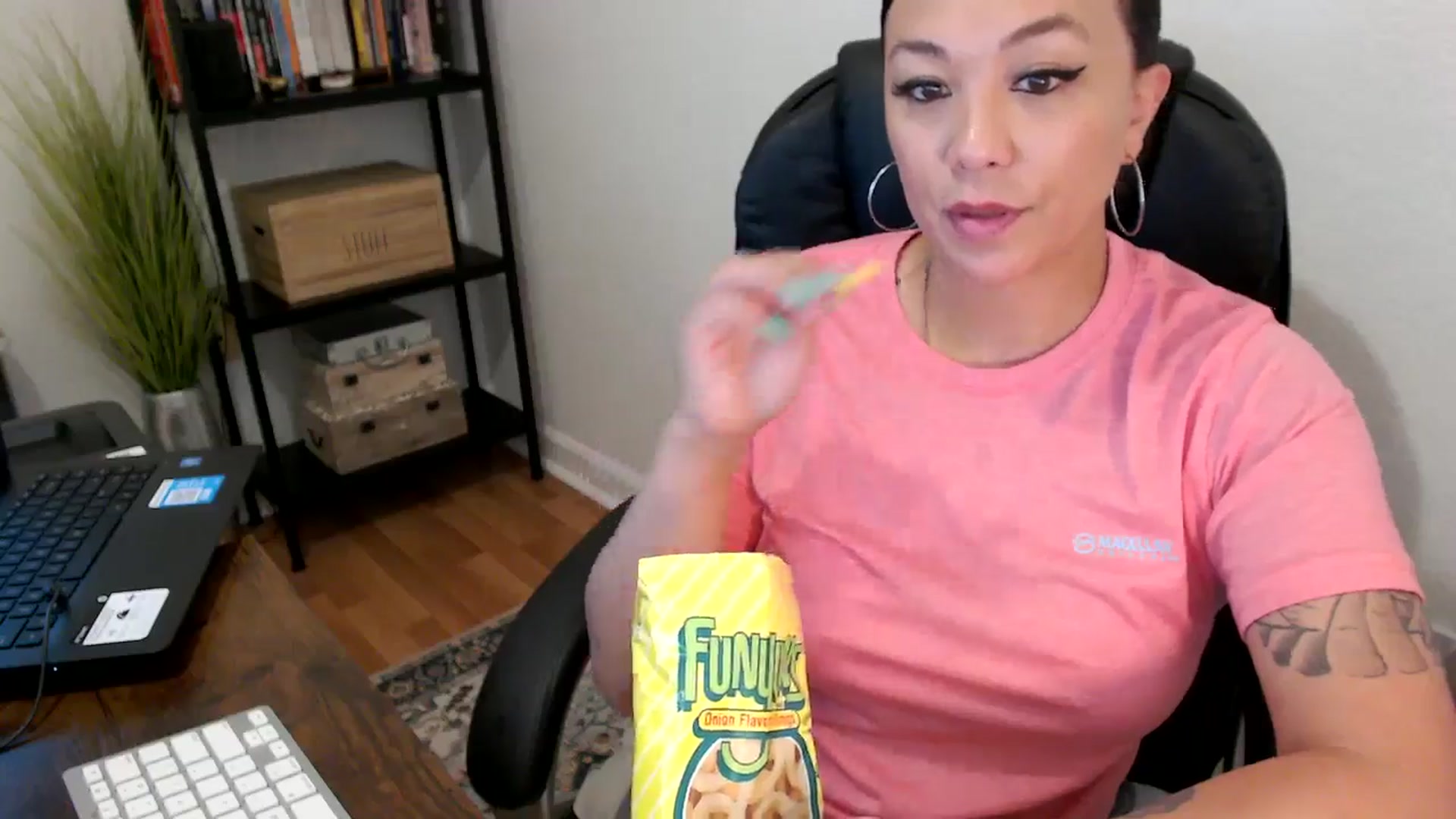 Gallery image thumbnail from MickaylaMoon's myfreecams stream on, 08/06/2024, 19:07 image 4 of 20