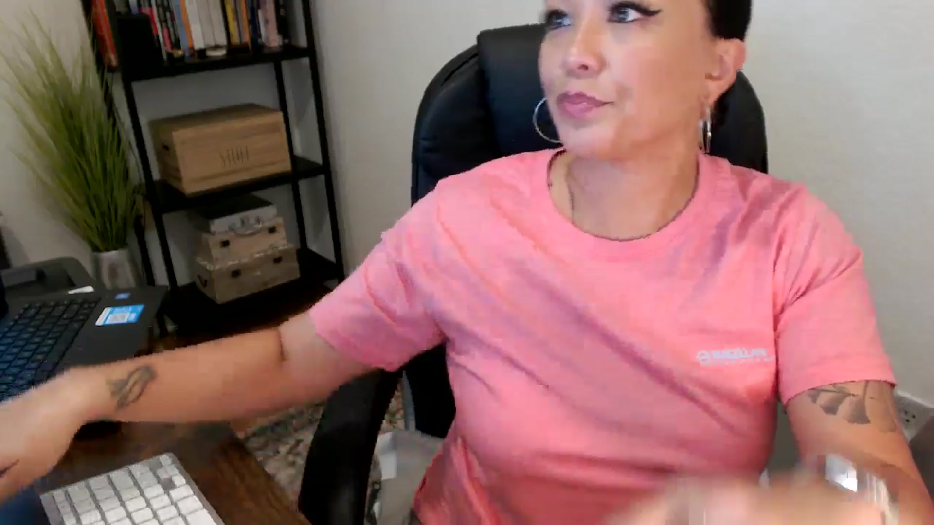 Gallery image thumbnail from MickaylaMoon's myfreecams stream on, 08/06/2024, 19:07 image 3 of 20