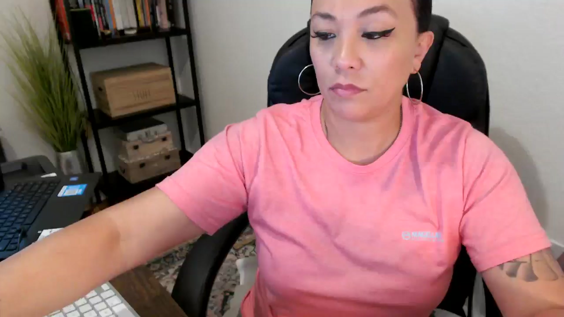 Gallery image thumbnail from MickaylaMoon's myfreecams stream on, 08/06/2024, 19:07 image 13 of 20