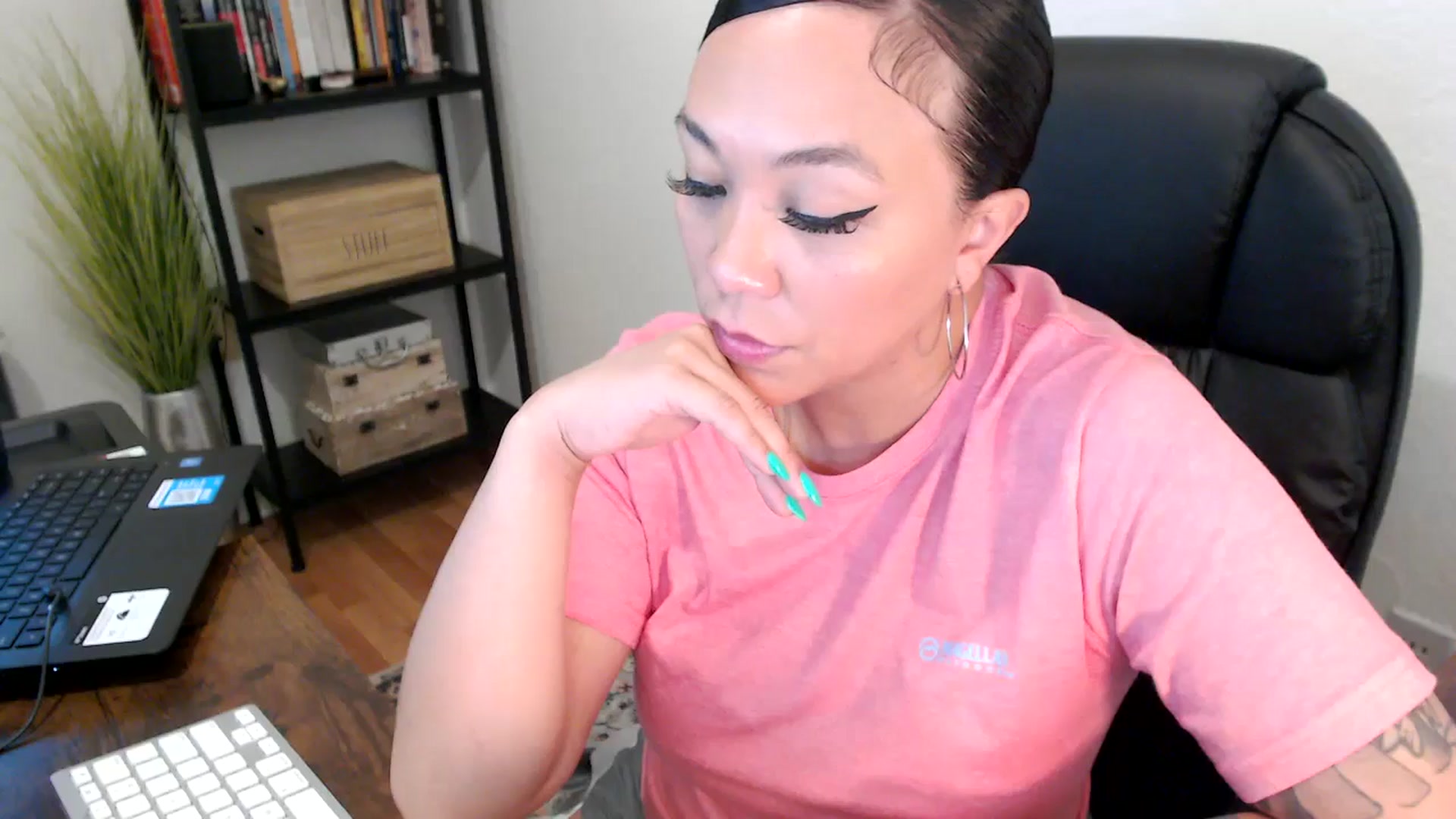 Gallery image thumbnail from MickaylaMoon's myfreecams stream on, 08/06/2024, 19:07 image 18 of 20