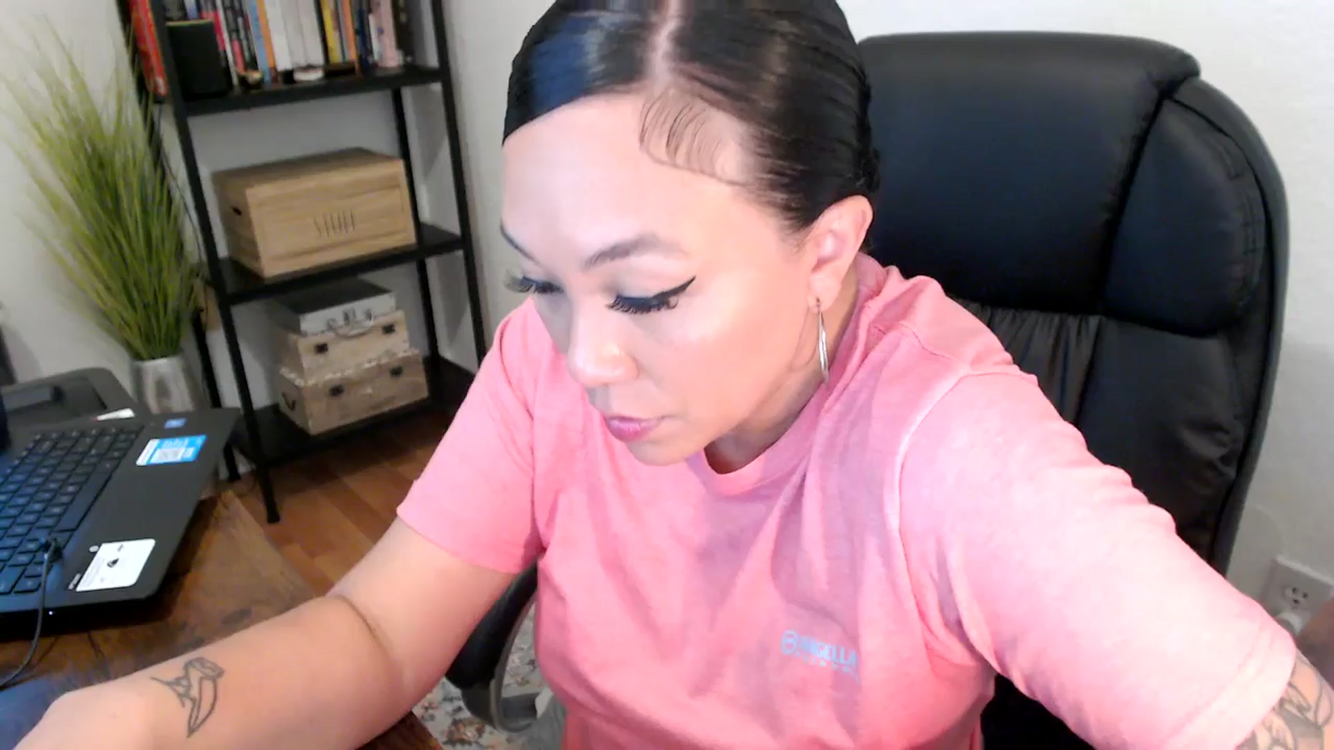 Gallery image thumbnail from MickaylaMoon's myfreecams stream on, 08/06/2024, 19:07 image 17 of 20