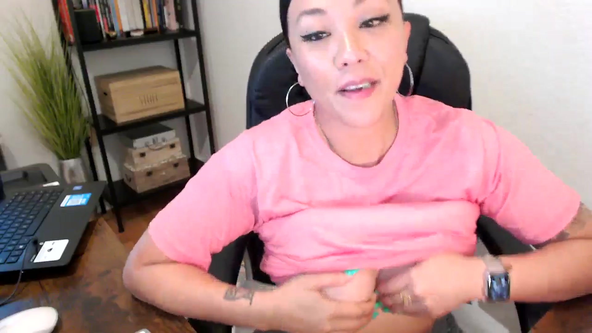 Gallery image thumbnail from MickaylaMoon's myfreecams stream on, 08/06/2024, 19:55 image 13 of 20