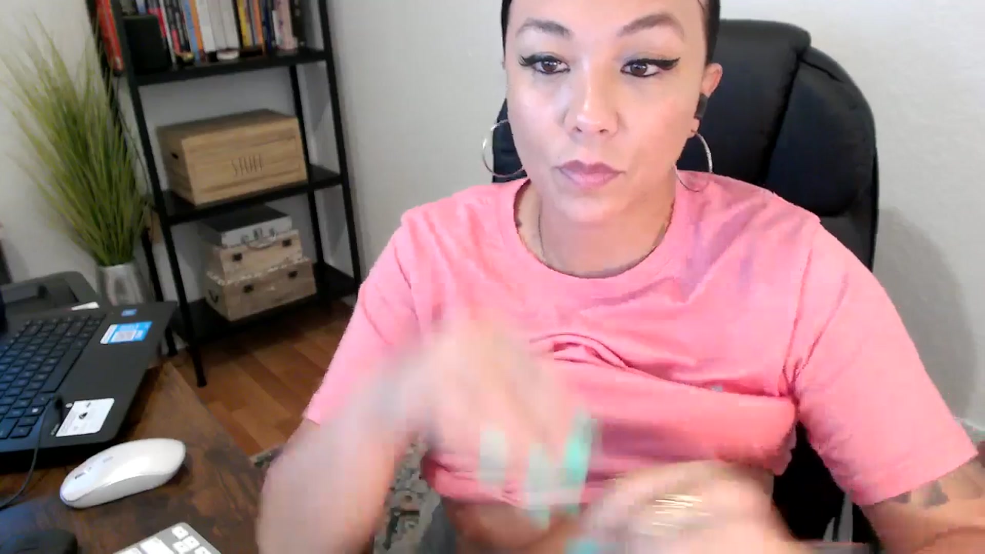 Gallery image thumbnail from MickaylaMoon's myfreecams stream on, 08/06/2024, 20:20 image 11 of 20