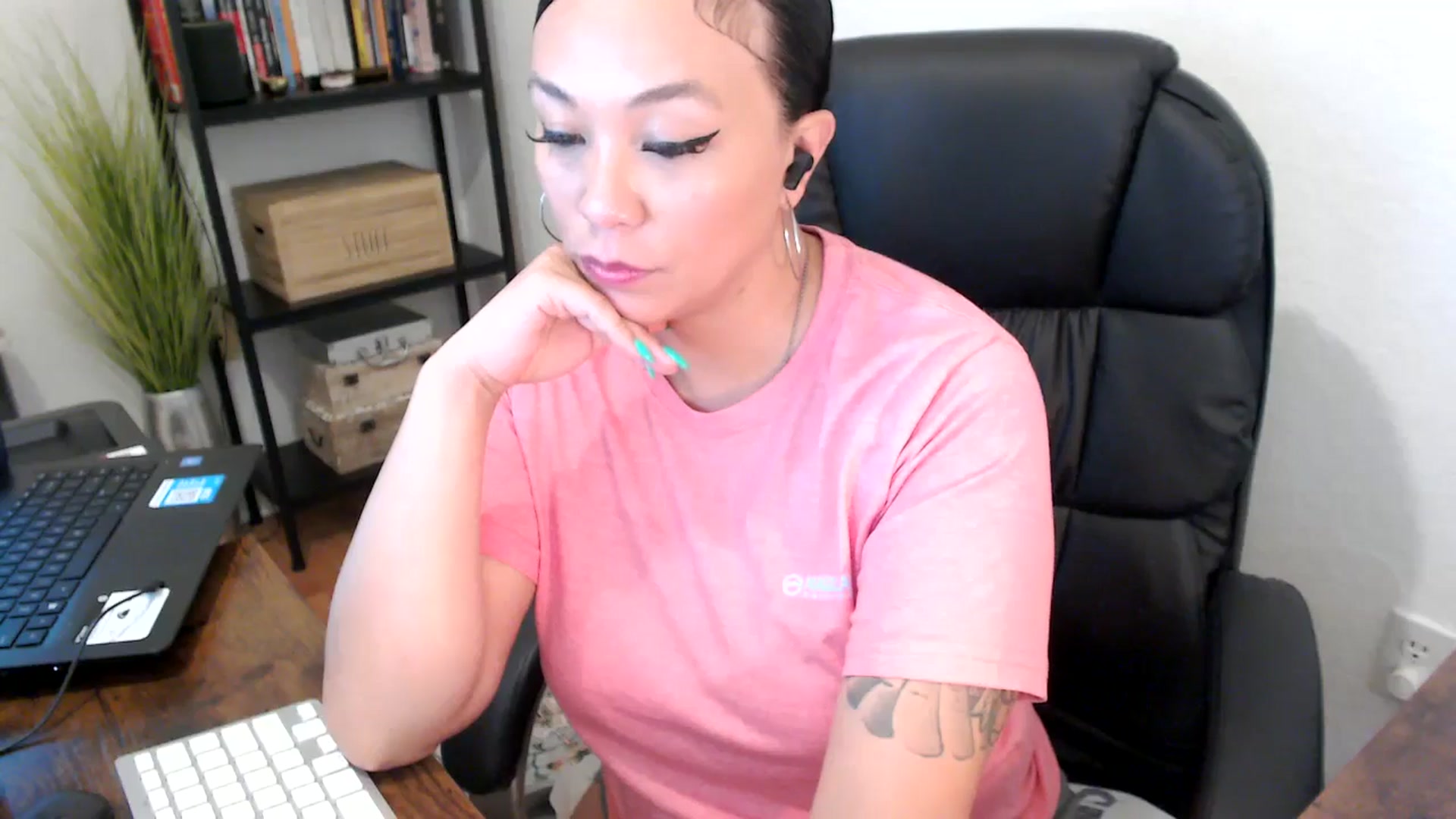 Gallery image thumbnail from MickaylaMoon's myfreecams stream on, 08/06/2024, 20:20 image 20 of 20