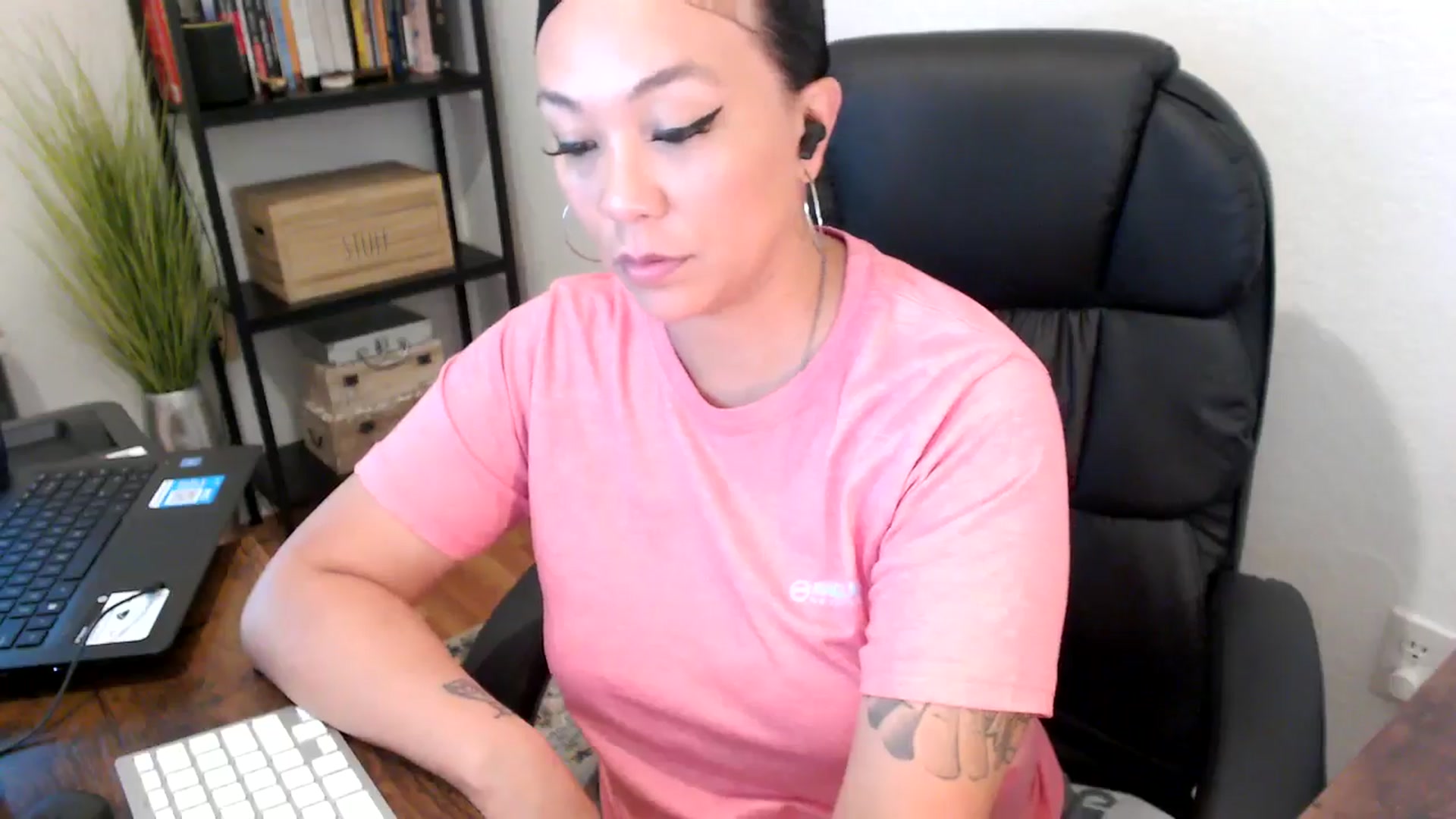 Gallery image thumbnail from MickaylaMoon's myfreecams stream on, 08/06/2024, 20:20 image 17 of 20