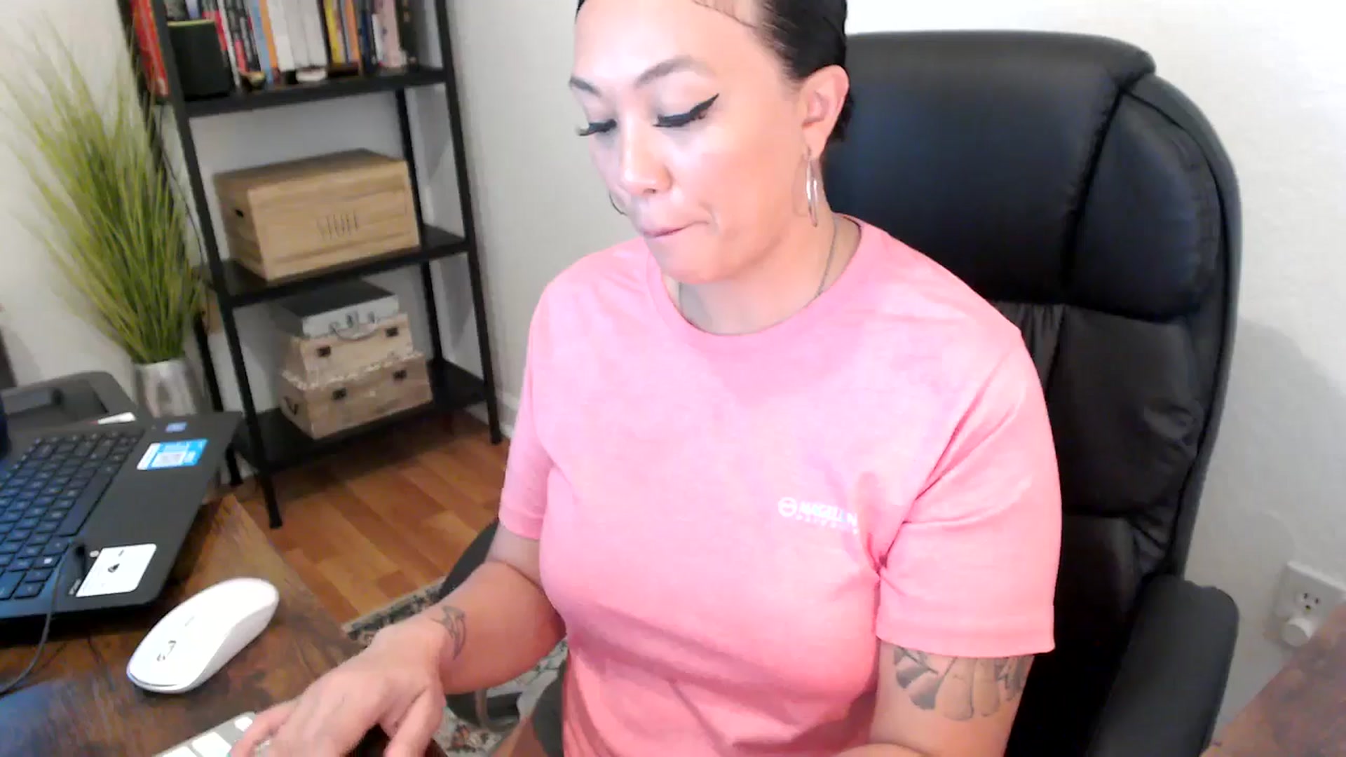 Gallery image thumbnail from MickaylaMoon's myfreecams stream on, 08/06/2024, 20:20 image 5 of 20